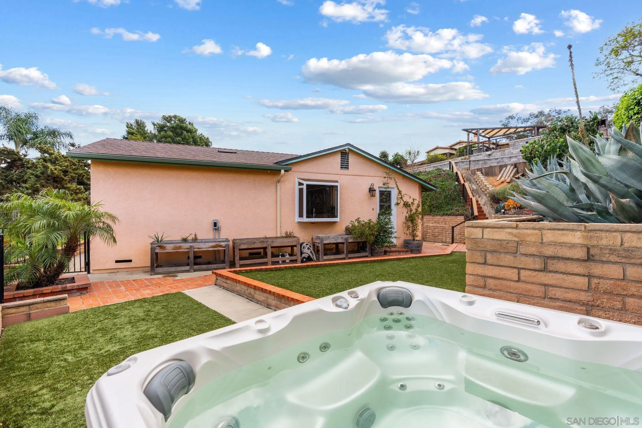 https://cdn.realtyfeed.com/cdn/127/260008769/564659c0171fb1db79ee24f54a4d7236.webp