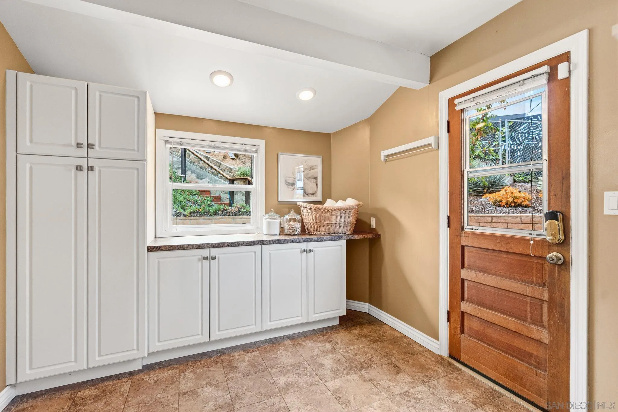 https://cdn.realtyfeed.com/cdn/127/260008769/8df67fb00cfc67f3121ad765066660ab.webp