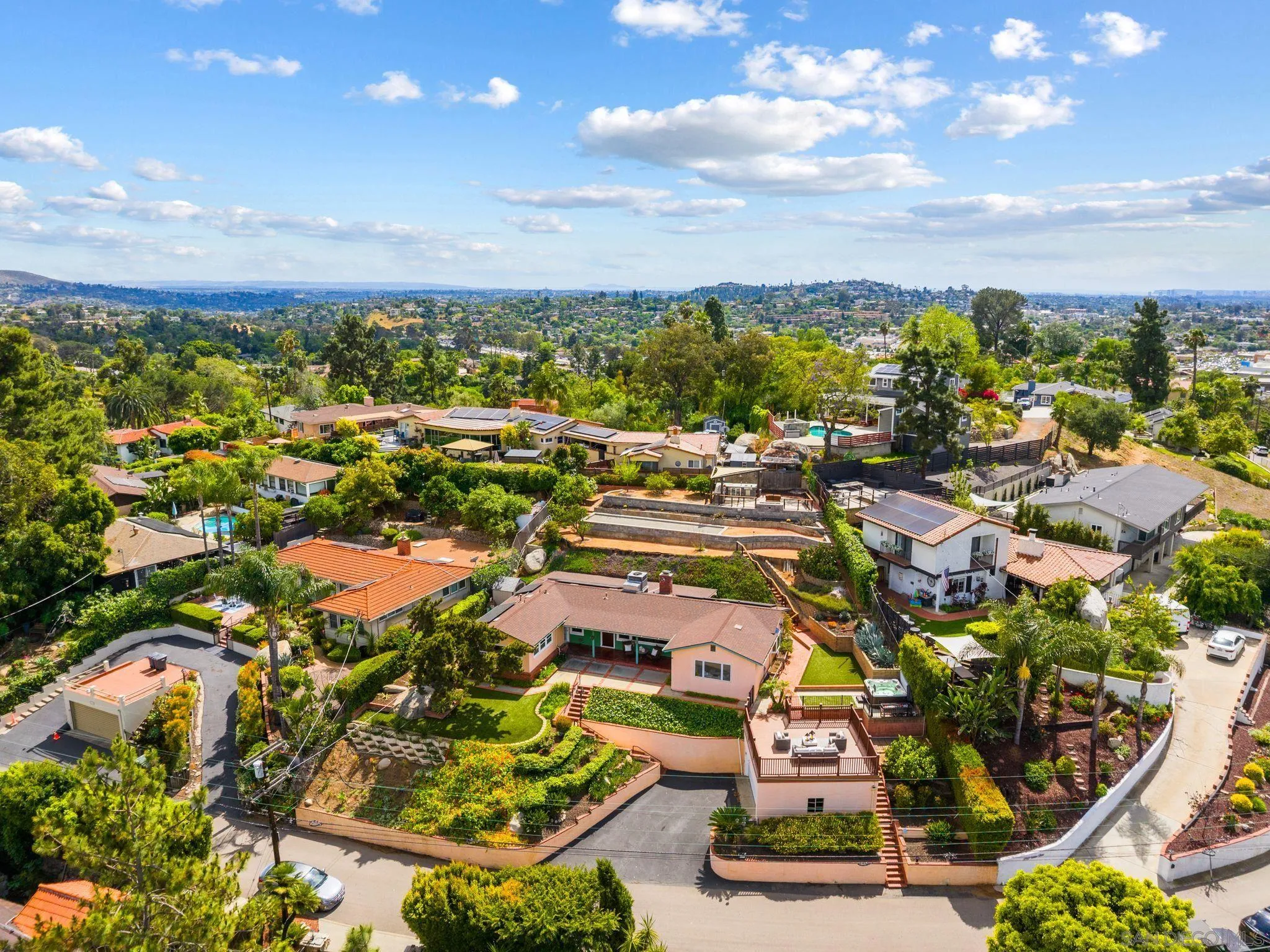 https://cdn.realtyfeed.com/cdn/127/260008769/ca9d5d3dbd4f924eb30c6da1078bccd4.webp