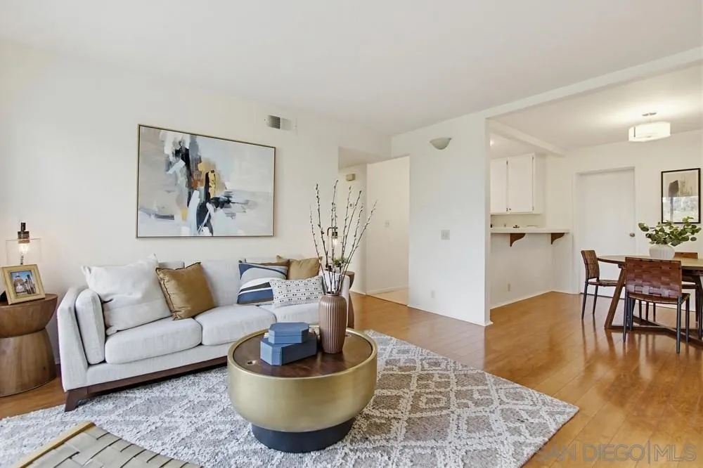 Photo #4: 260008772 Listing: Photo #4