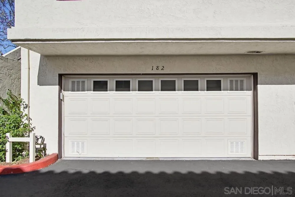 Photo #33: 260008772 Listing: Photo #33