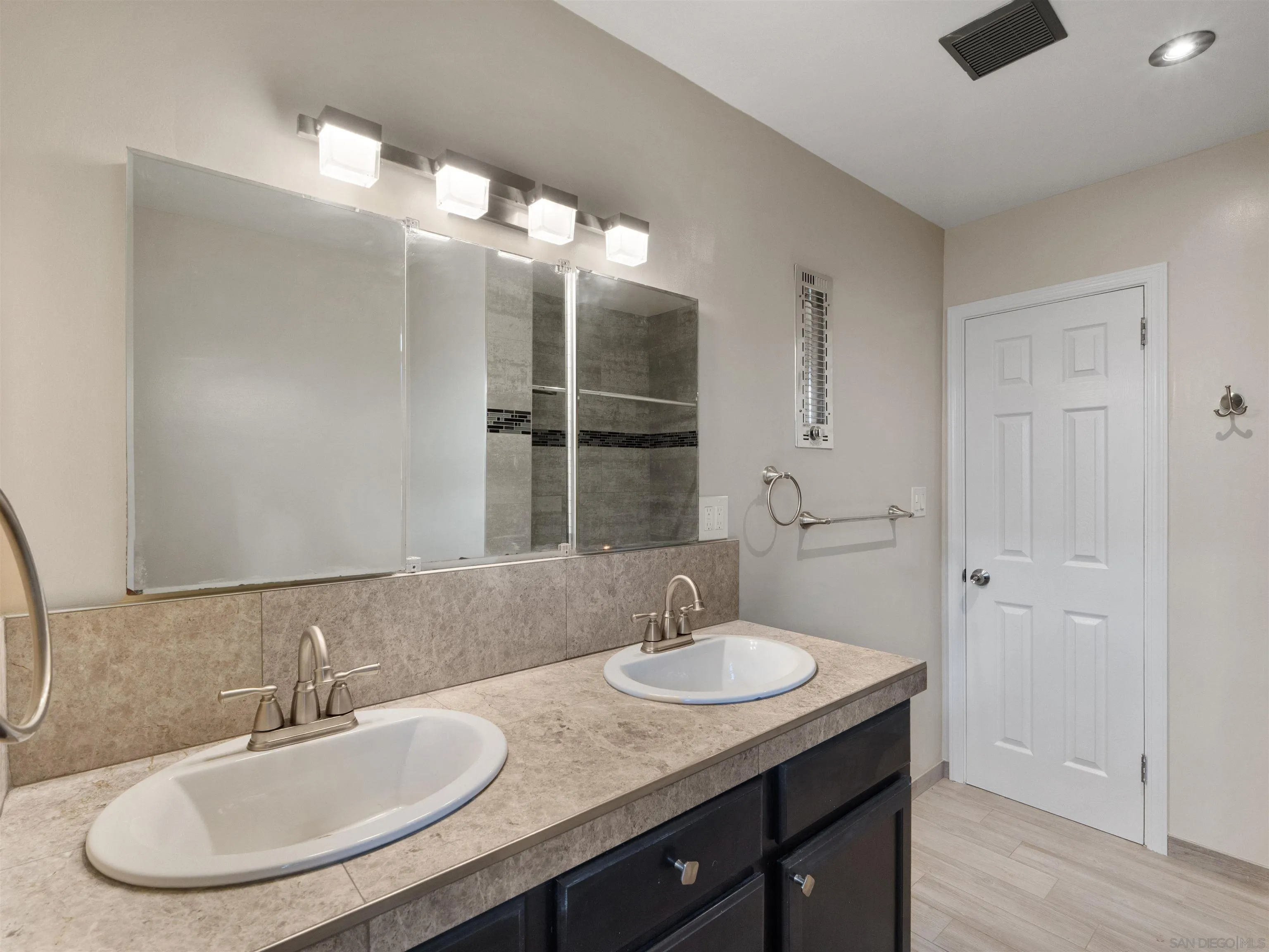 https://cdn.realtyfeed.com/cdn/127/260008782/70102ec96f21020f906ff27c90778bf3.webp