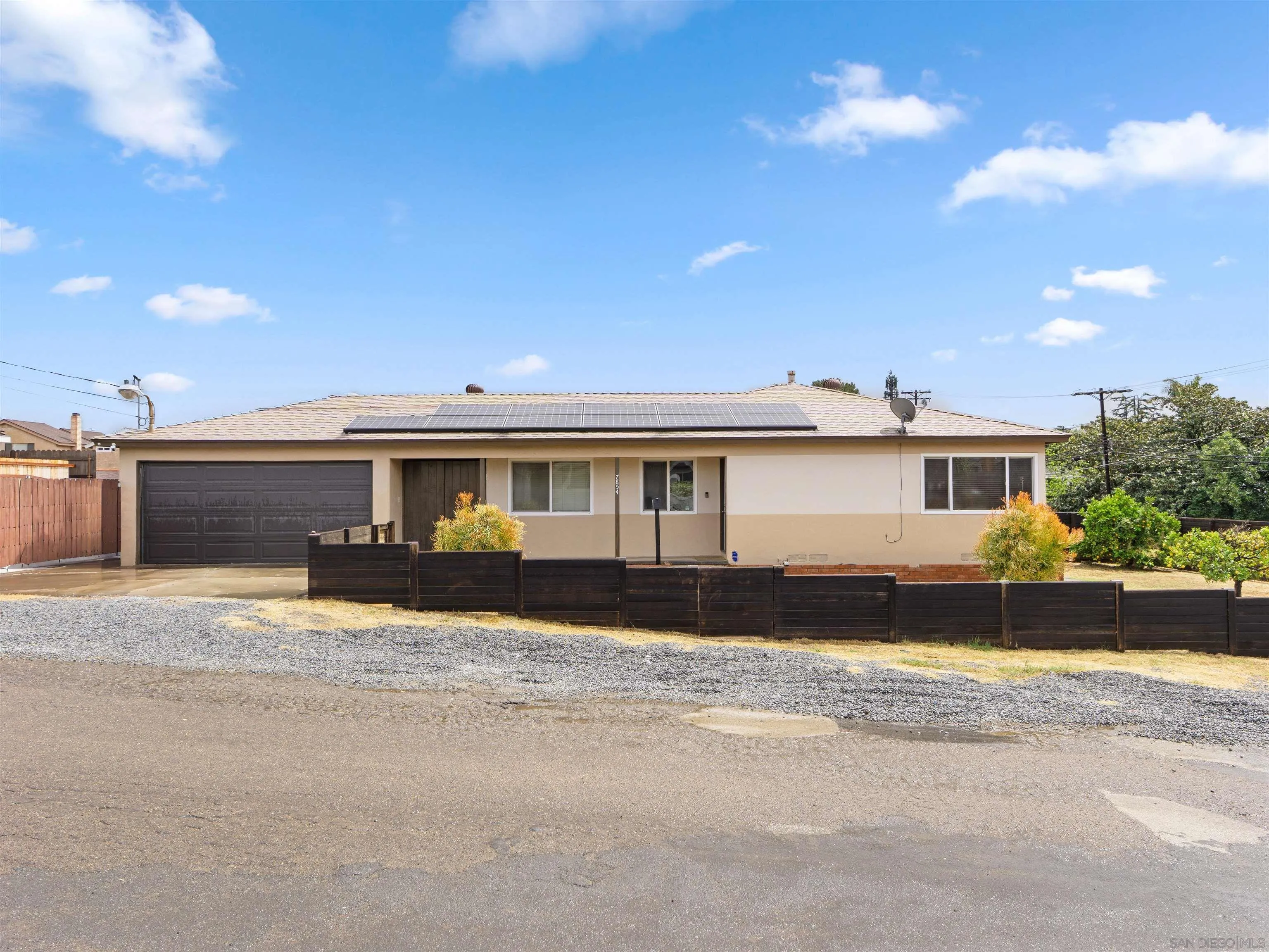 https://cdn.realtyfeed.com/cdn/127/260008782/b87475a77058fcdb27d231c3ba83e81d.webp