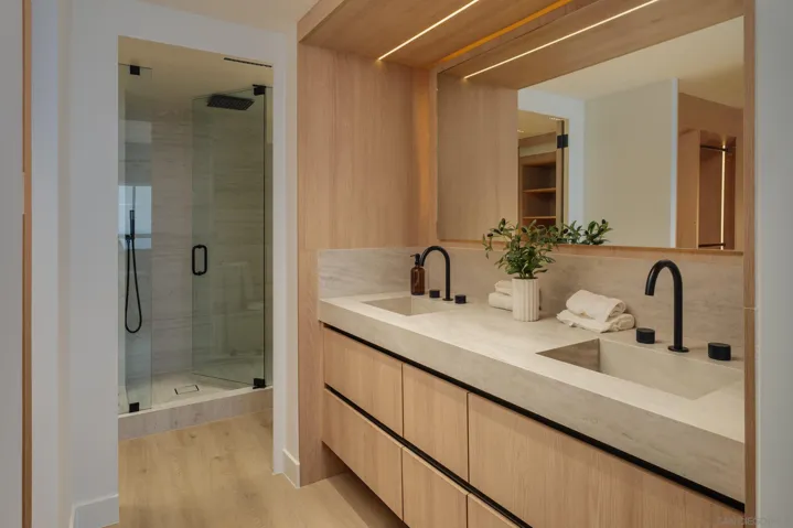 939 COAST #17D, LA JOLLA, CA 92037  Photo 18