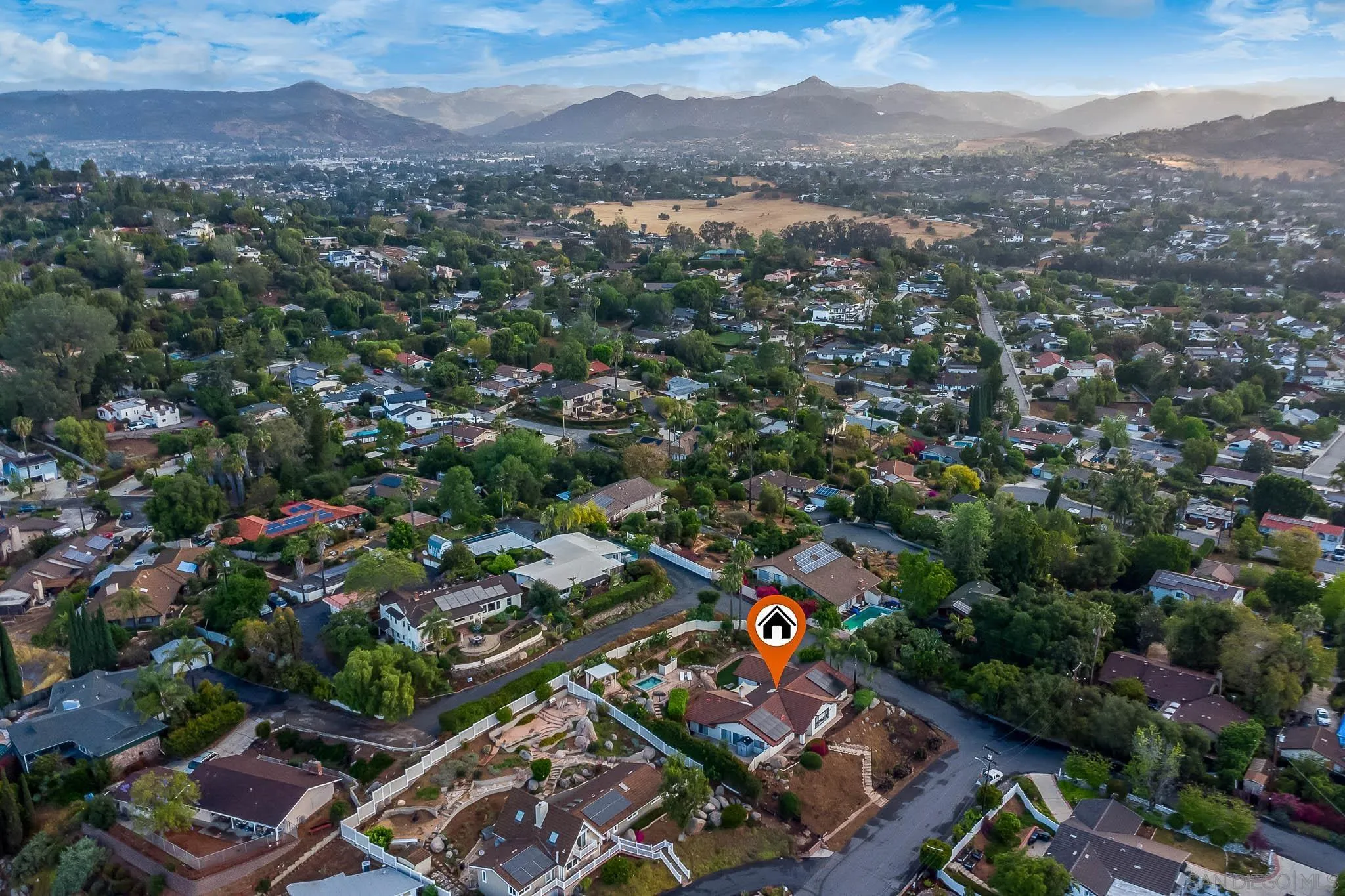https://cdn.realtyfeed.com/cdn/127/260008798/0ebd016e72d32006a7314a8ab0d9a70c.webp