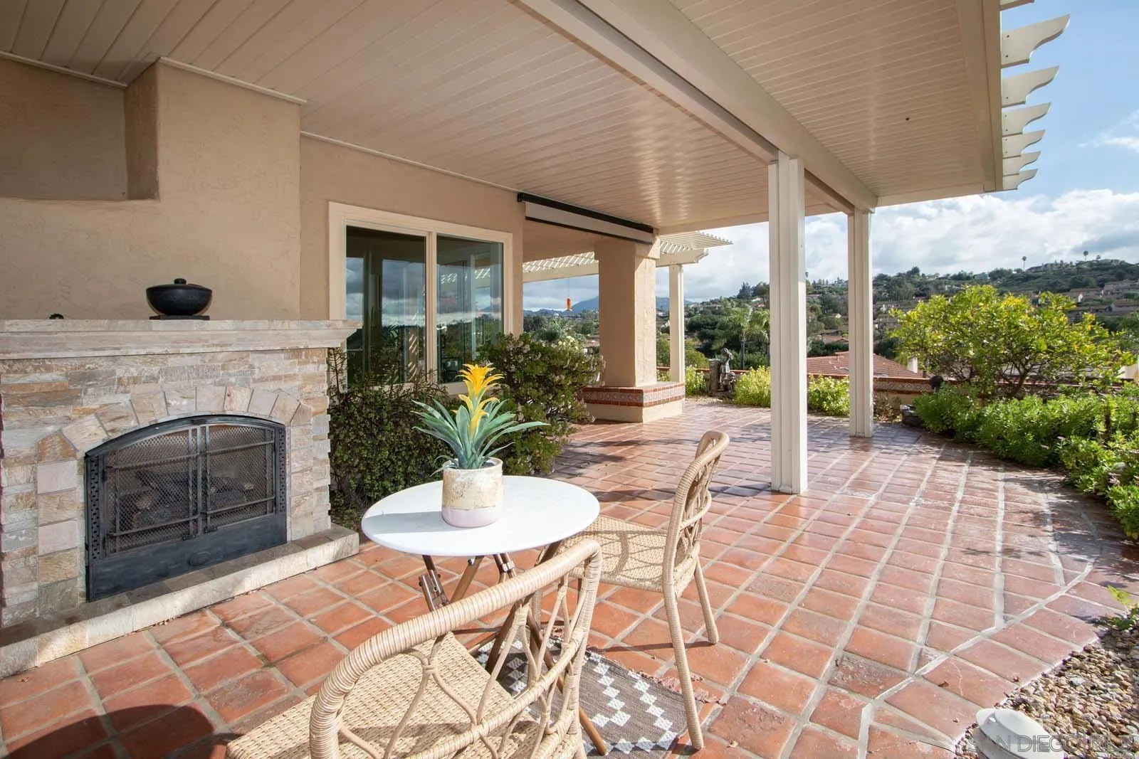 https://cdn.realtyfeed.com/cdn/127/2600088/45d78237d23c432294d46d9f582bacaf.webp