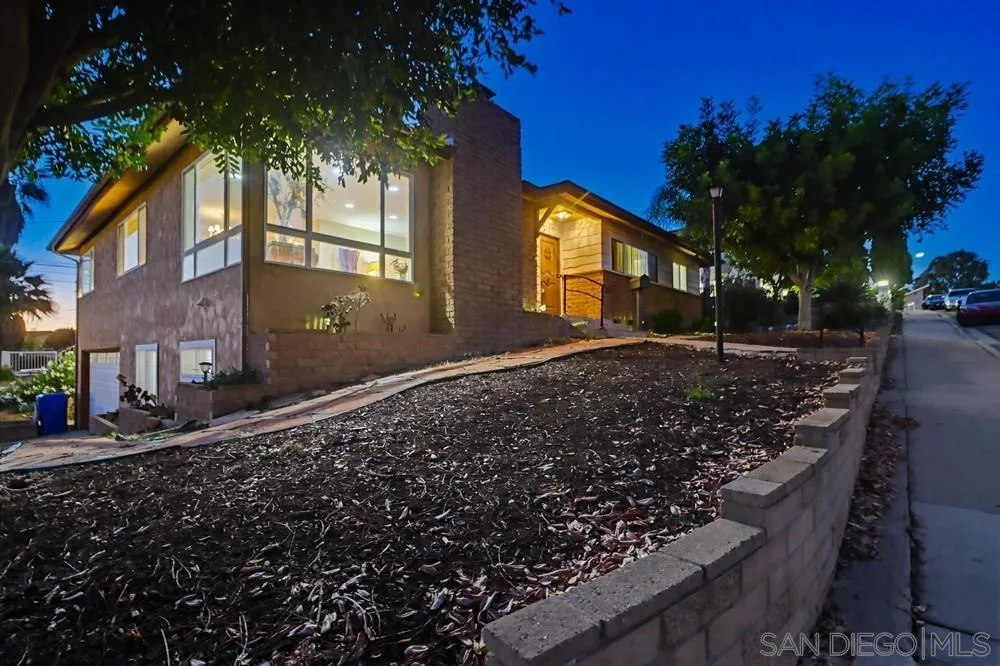 https://cdn.realtyfeed.com/cdn/127/260008805/2d40000364798f14a099366a7d681f1d.webp