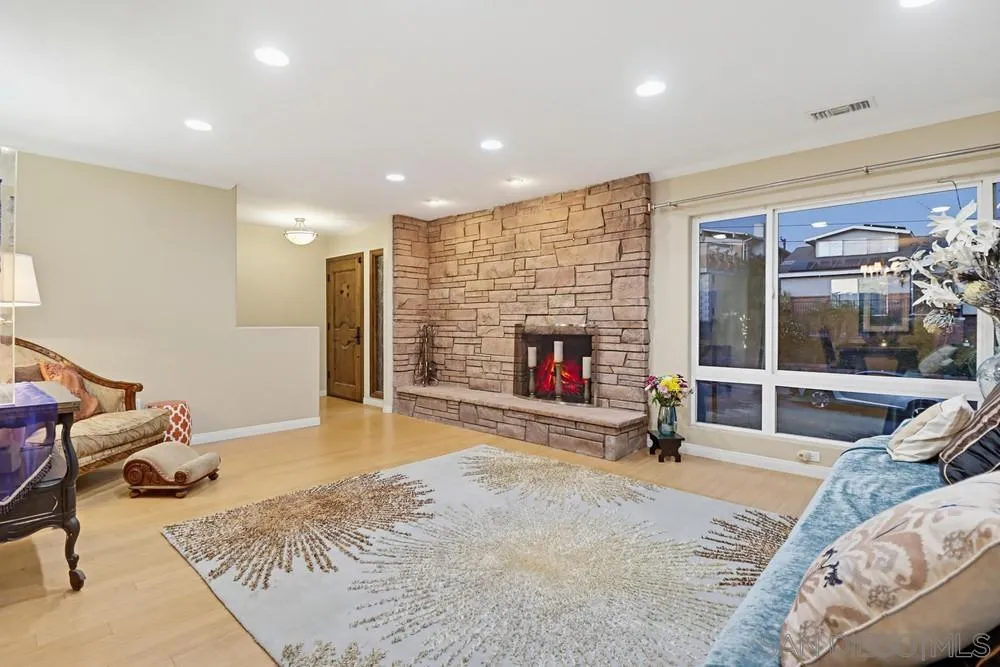 https://cdn.realtyfeed.com/cdn/127/260008805/c1709bf1085a1aa57025634e3a382159.webp