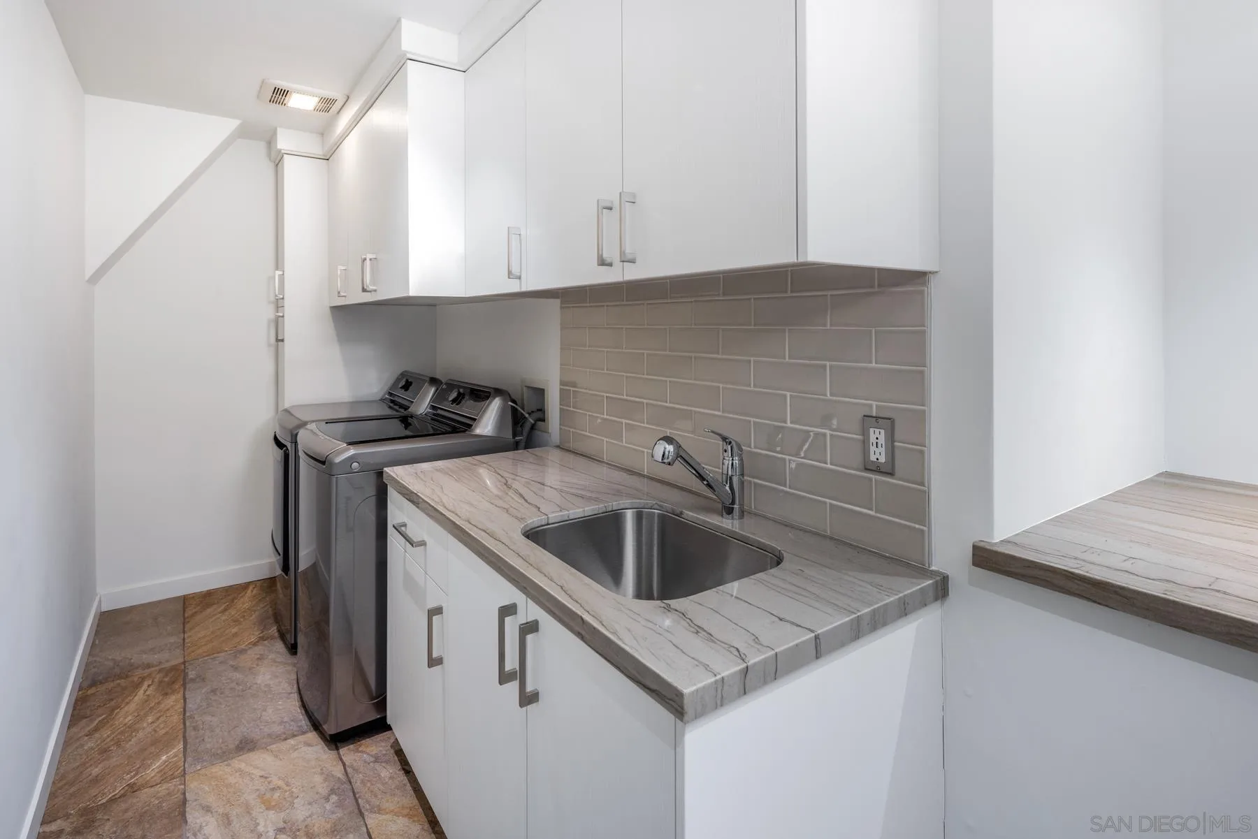 https://cdn.realtyfeed.com/cdn/127/260008807/2f06a2c0d09ca8d65d13ef8be7d7faa1.webp