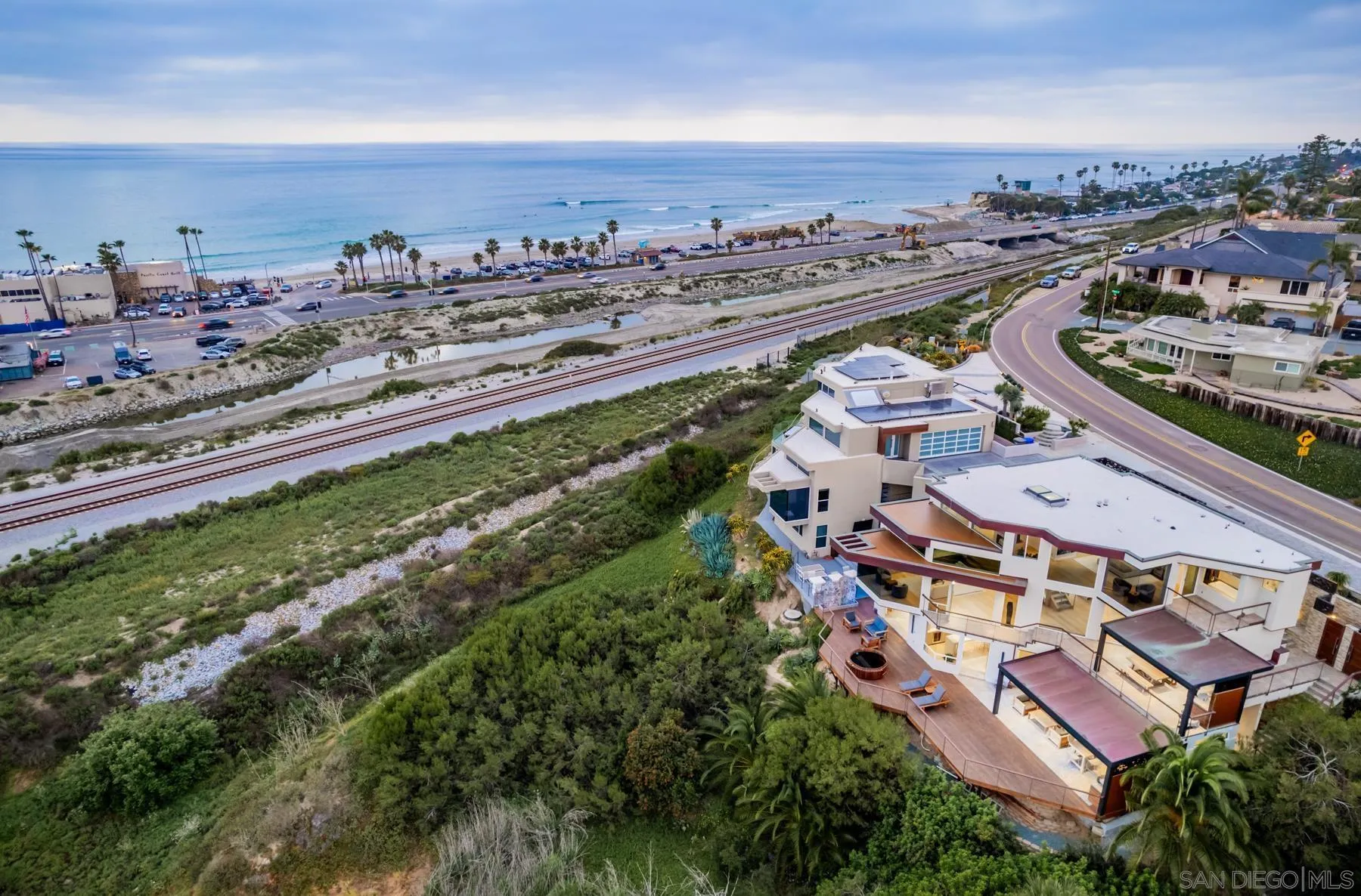 https://cdn.realtyfeed.com/cdn/127/260008807/83c3afe385e63c83dccf9bb47f9be8e6.webp