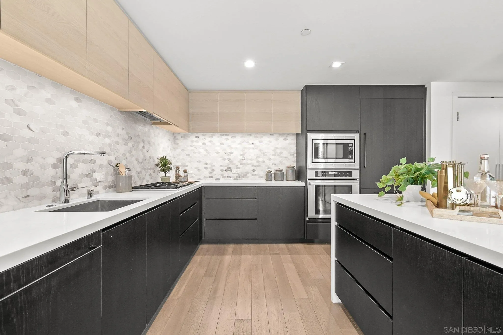 https://cdn.realtyfeed.com/cdn/127/260008811/d0823fb72731a5bf258d73e54435a61b.webp