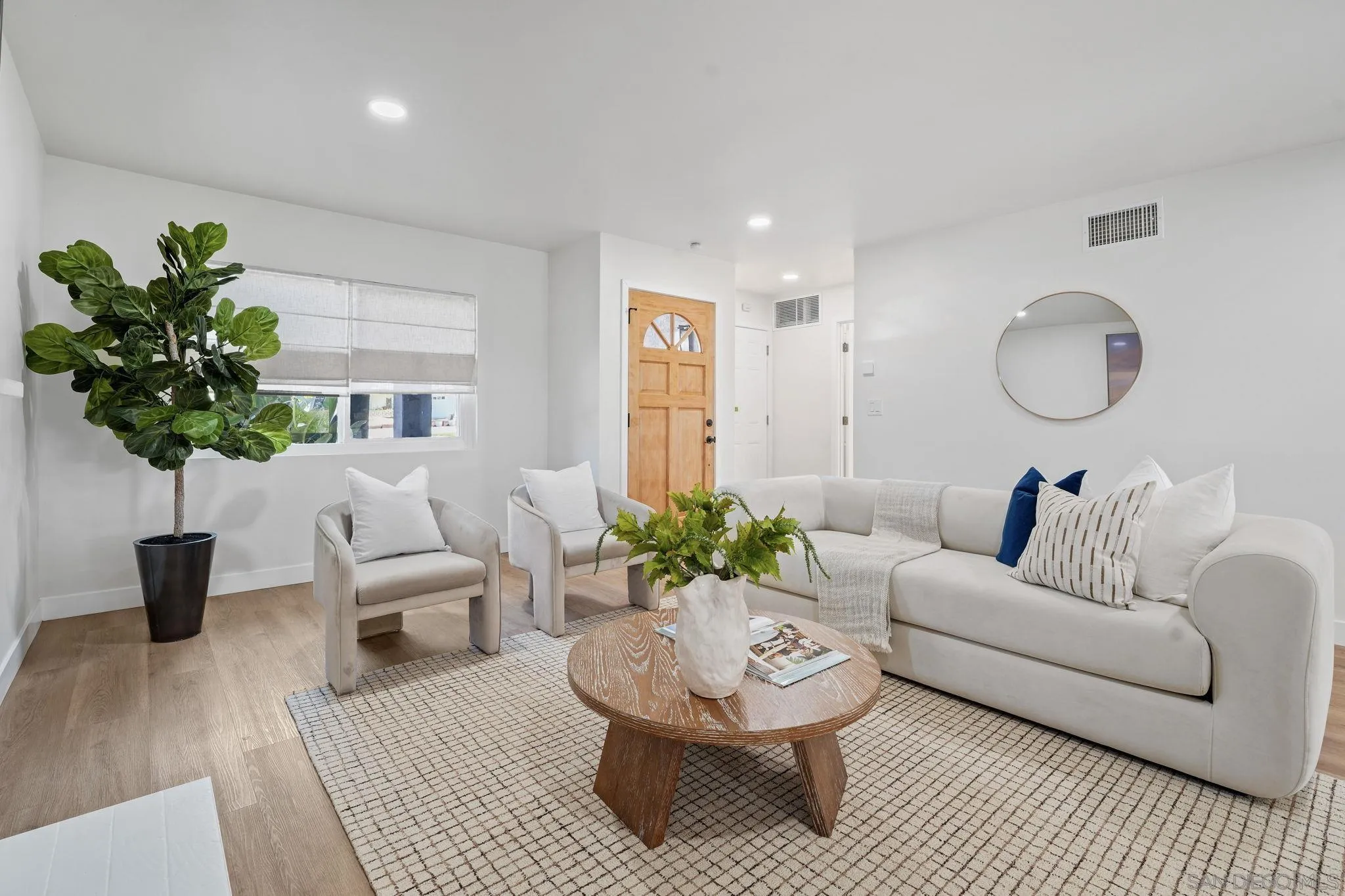 https://cdn.realtyfeed.com/cdn/127/260008817/04b42a713d48ff738db154578d85f1e3.webp