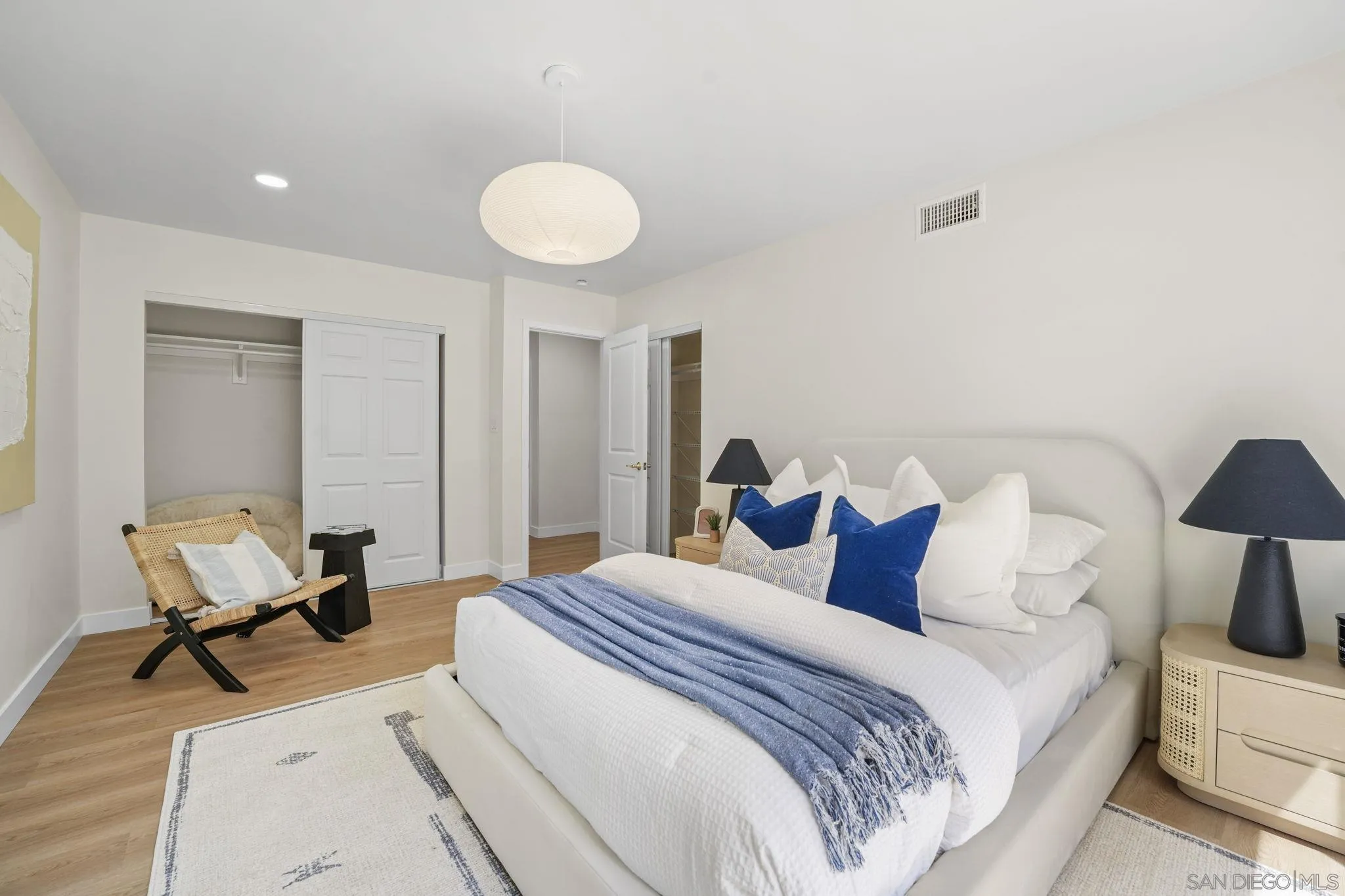 https://cdn.realtyfeed.com/cdn/127/260008817/45ff4e3e29c66939bfc2f4cb43210a77.webp