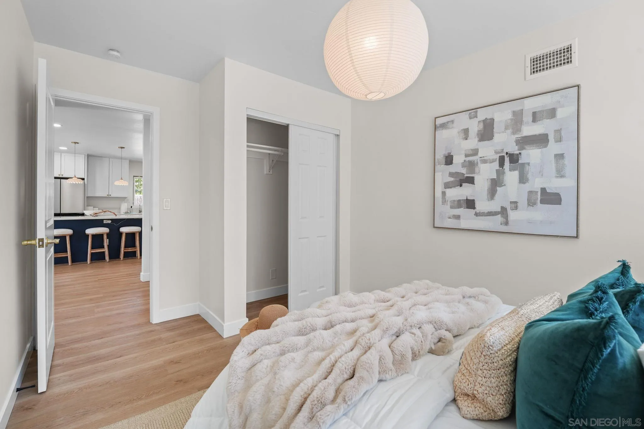 https://cdn.realtyfeed.com/cdn/127/260008817/4e2066cc18f5f75bfb766637a72f8d60.webp