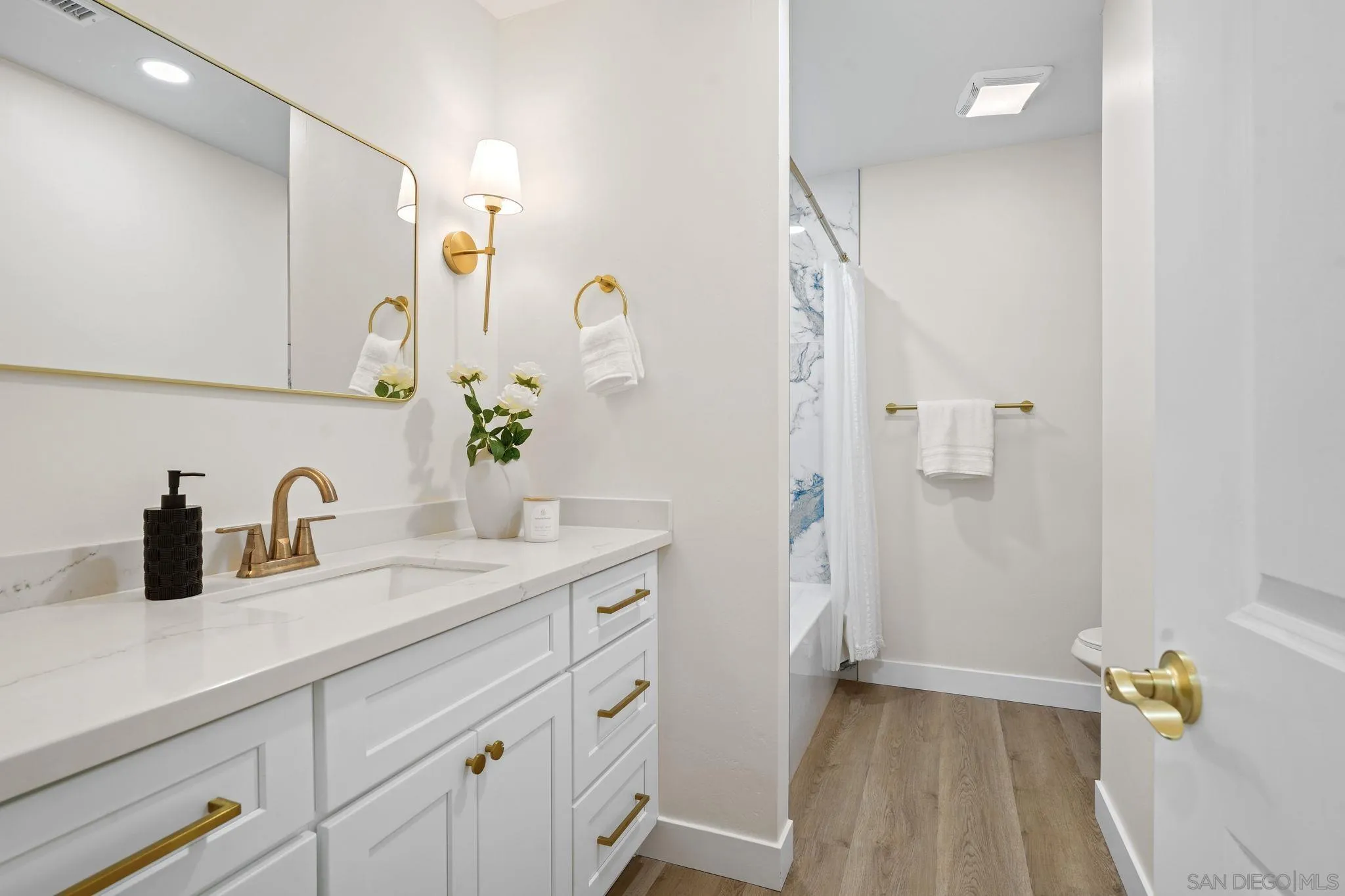 https://cdn.realtyfeed.com/cdn/127/260008817/4f50f4042e389867eb263bc8e2920004.webp