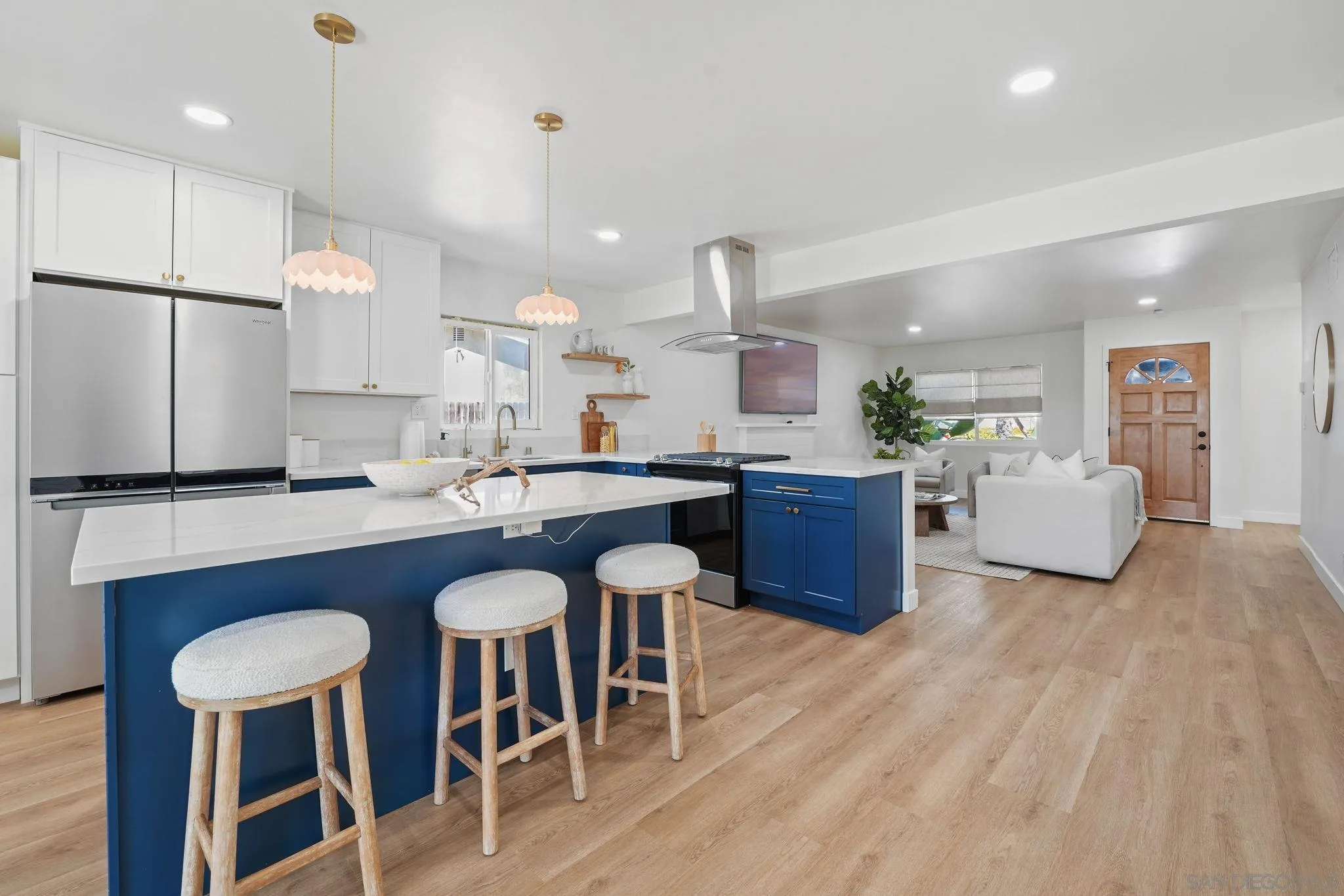https://cdn.realtyfeed.com/cdn/127/260008817/7b7b455c914a78b69167a174fe24ebca.webp