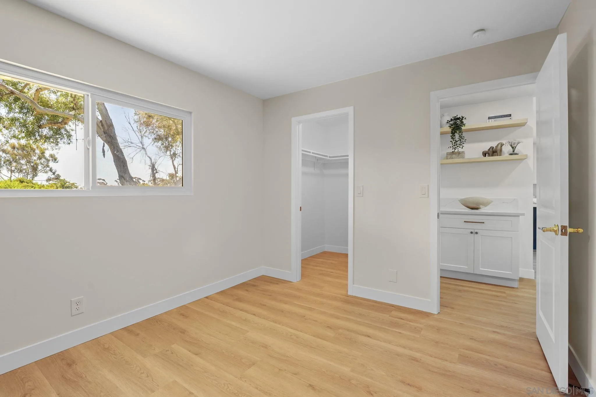 https://cdn.realtyfeed.com/cdn/127/260008817/be6c68add65d7efffd657cd54f599ab4.webp