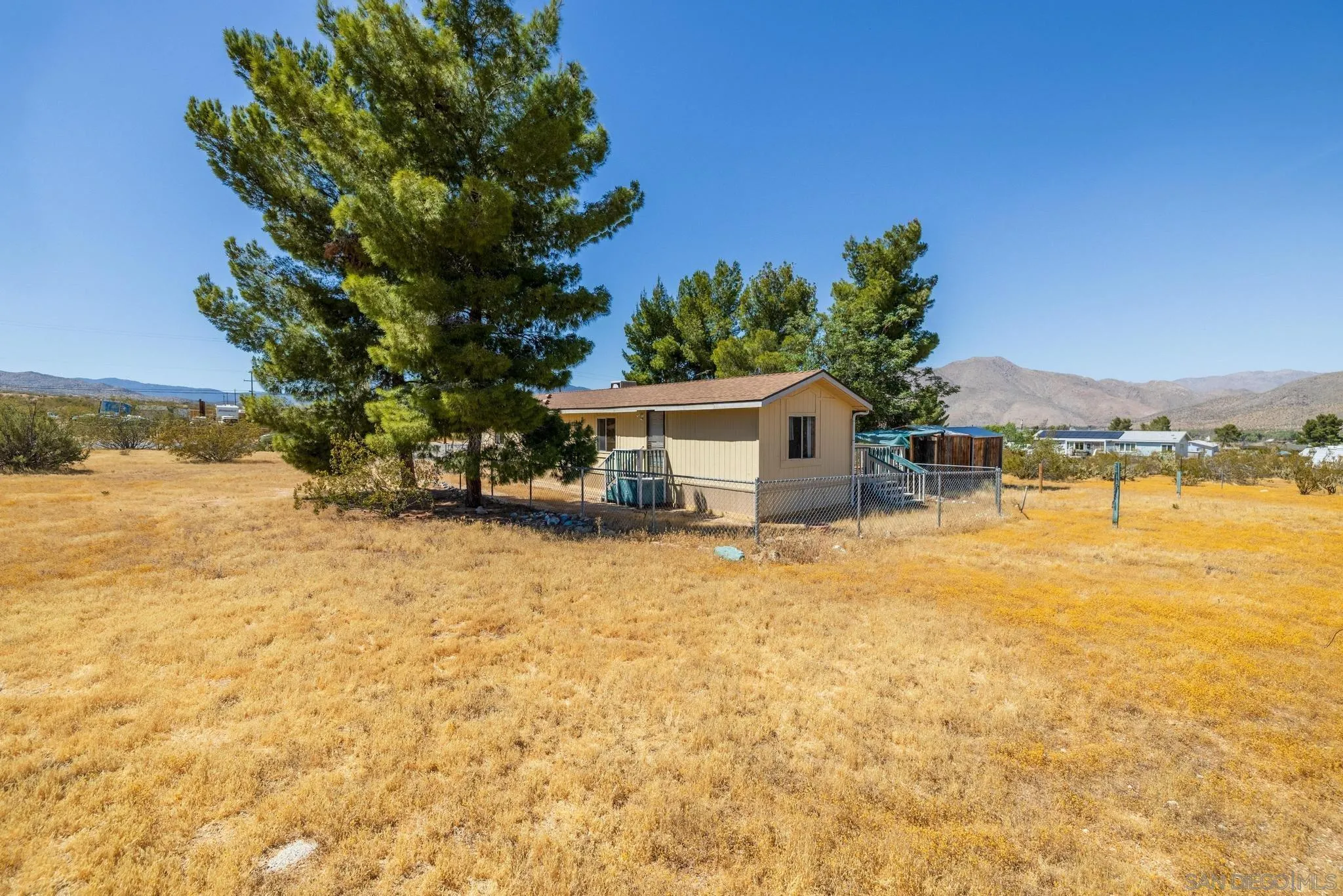 https://cdn.realtyfeed.com/cdn/127/260008818/767074109e9351b9d31535e5acabd3eb.webp