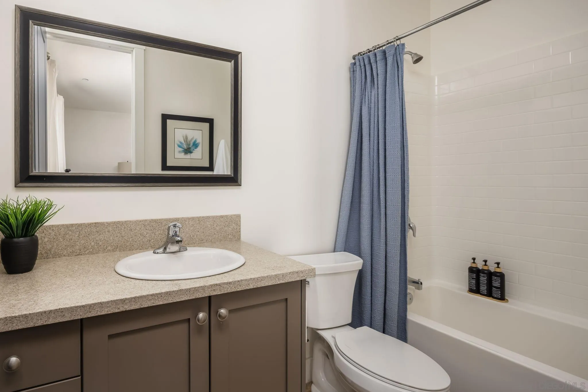 https://cdn.realtyfeed.com/cdn/127/260008825/988f6392852ff6f578b2c4f667116bc1.webp