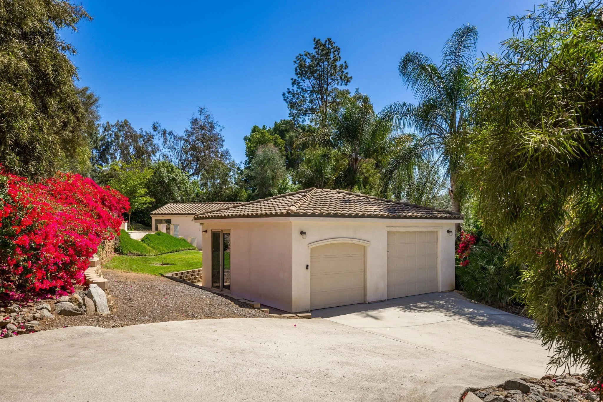 https://cdn.realtyfeed.com/cdn/127/260008825/ae64b317563c5a7c87d2b9cb7fcac0c4.webp