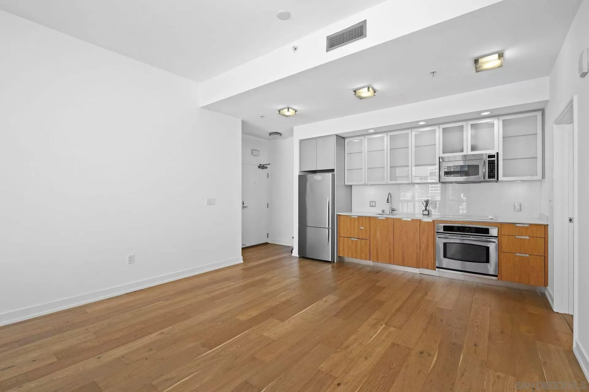 Photo #6: 260008827 Listing: Photo #6
