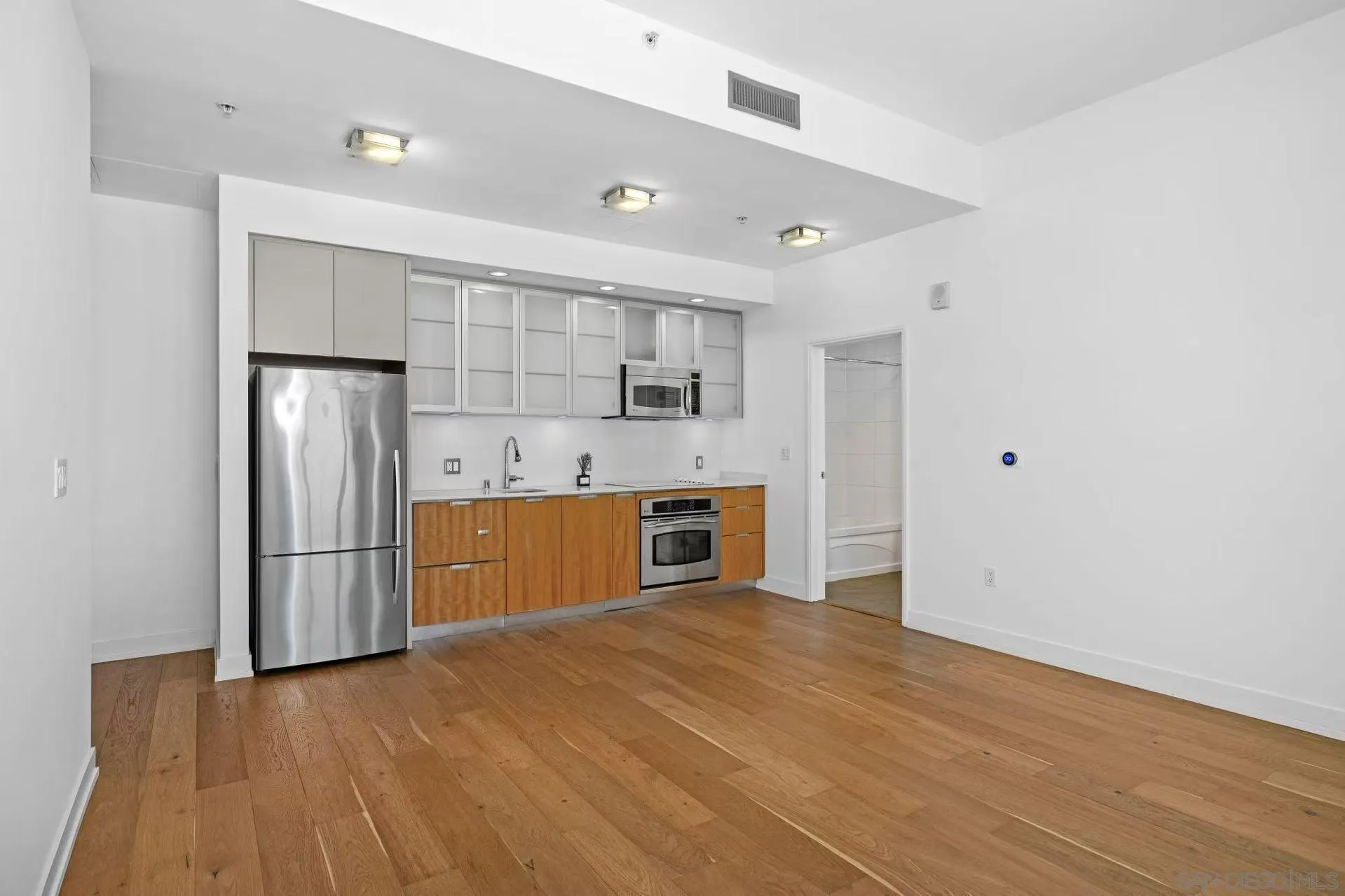 Photo #5: 260008827 Listing: Photo #5