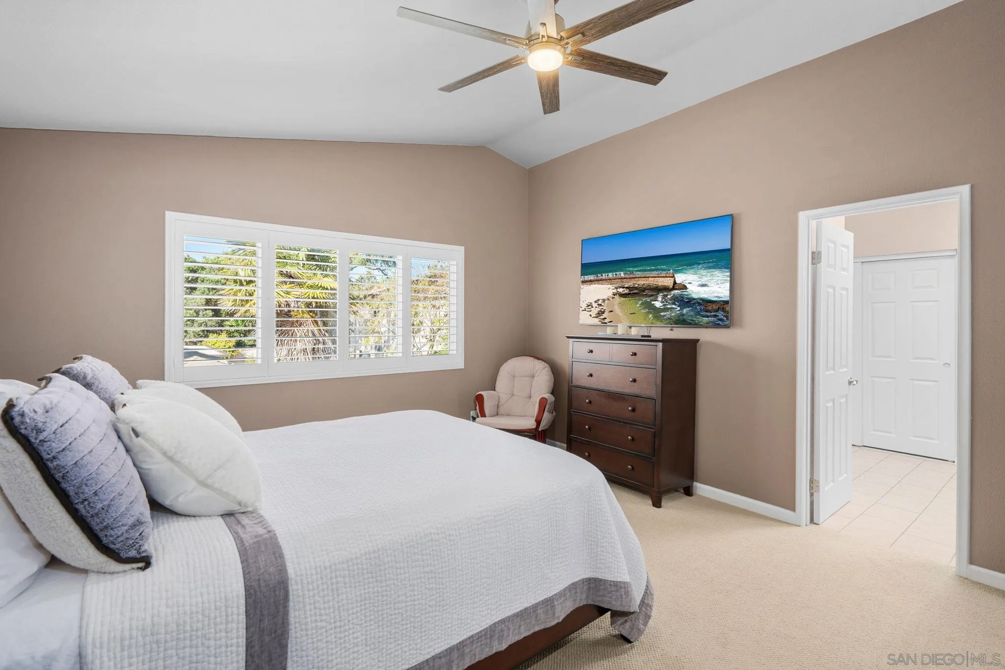 https://cdn.realtyfeed.com/cdn/127/260008829/252e744067049bb1ba2afdea593bc668.webp