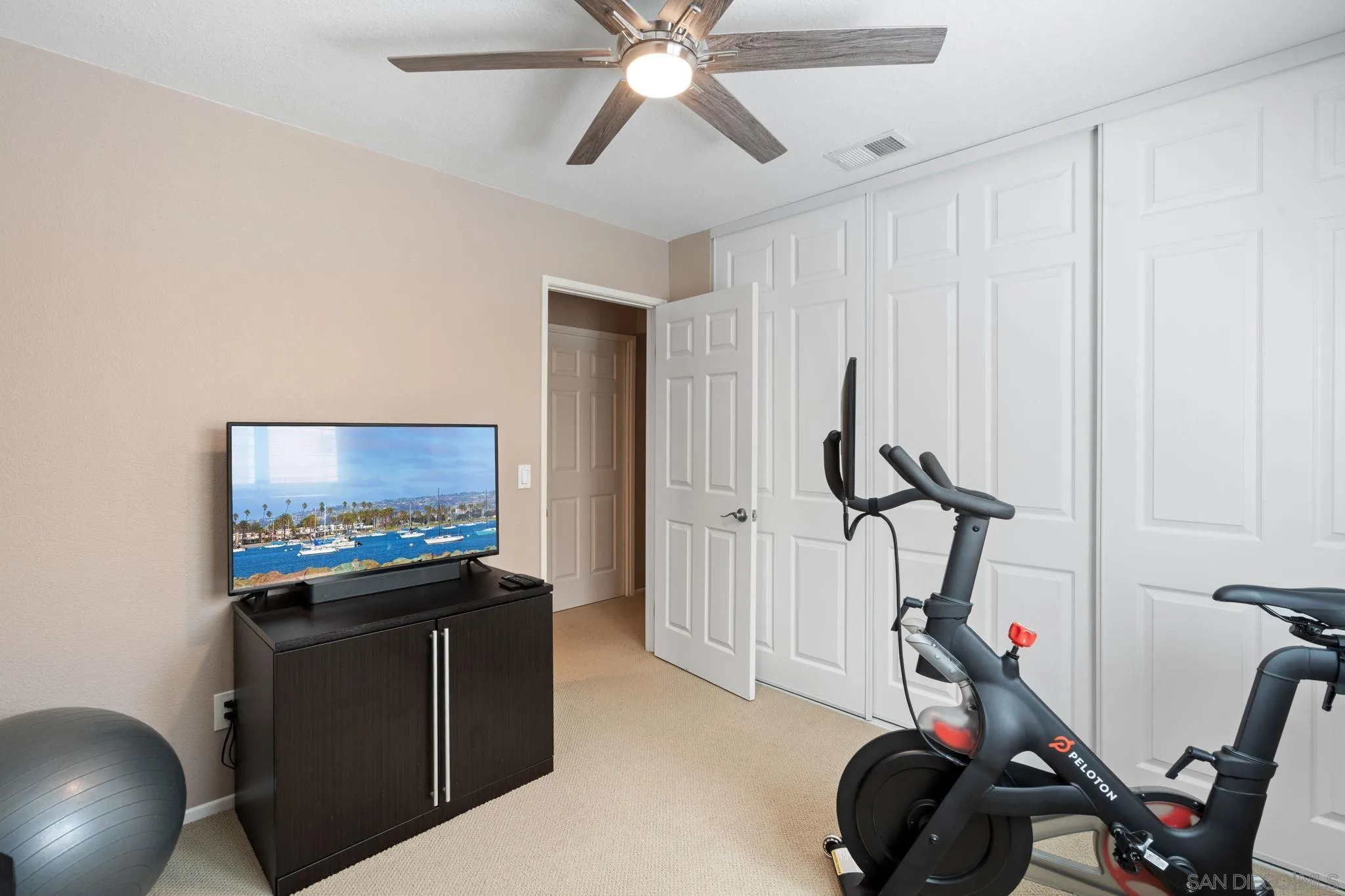 https://cdn.realtyfeed.com/cdn/127/260008829/d00c49a07a4ef1bf0258c3c5881c8898.webp
