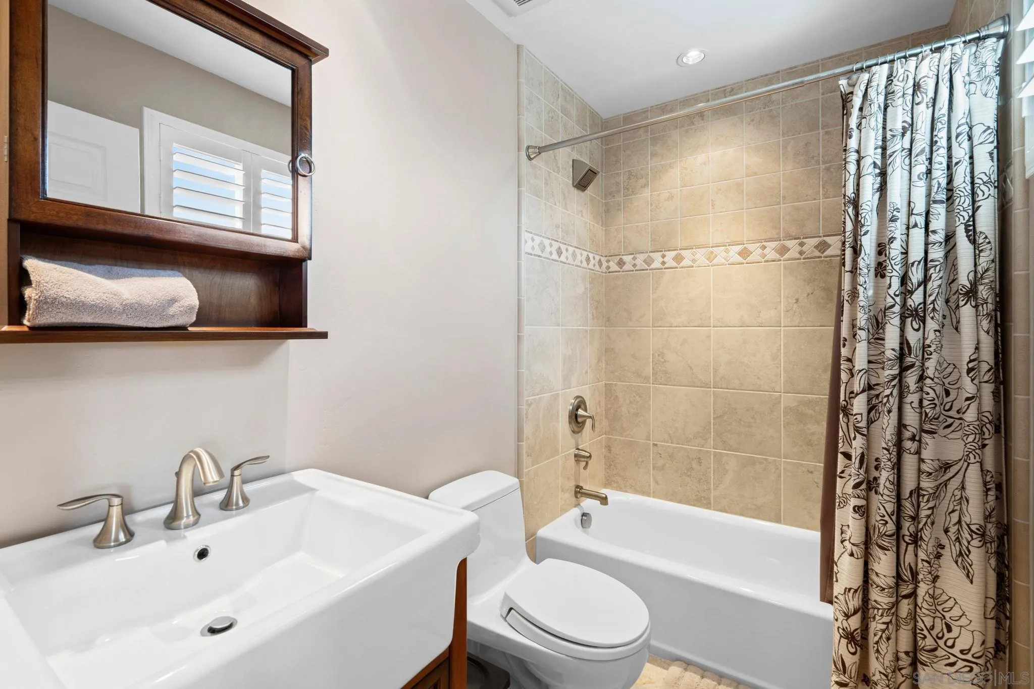 https://cdn.realtyfeed.com/cdn/127/260008829/d4053d94b1cea48e65f3c55c7d9d6632.webp