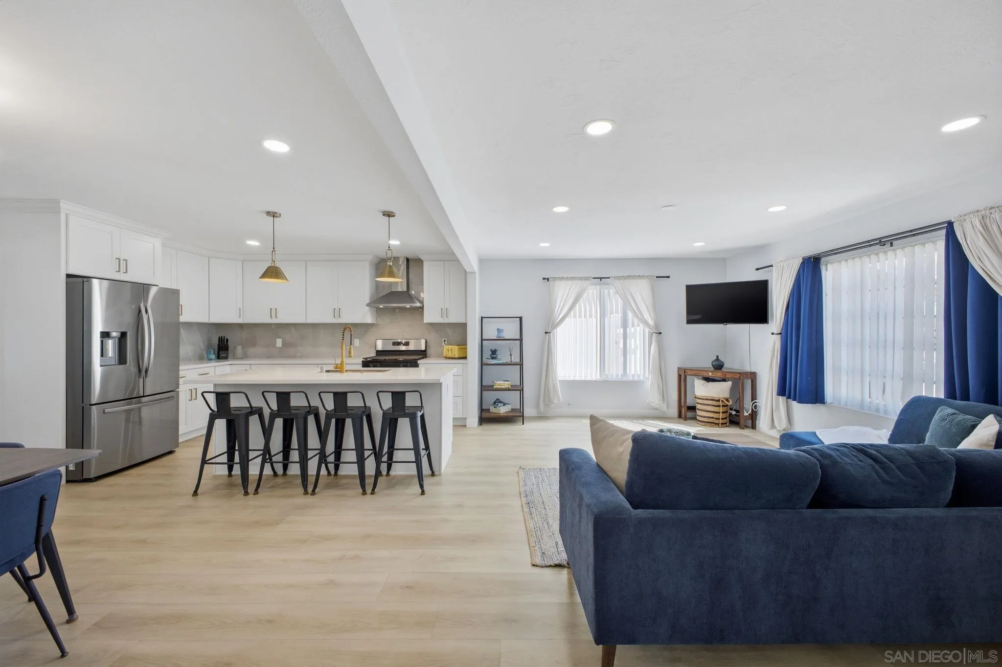 https://cdn.realtyfeed.com/cdn/127/260008830/1ff9f016535f2603897df8f4d36e2640.webp