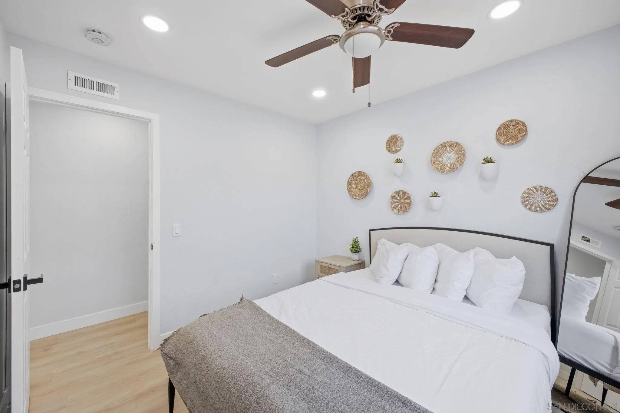 https://cdn.realtyfeed.com/cdn/127/260008830/344234fa19c8e429bd7bec2619a64530.webp