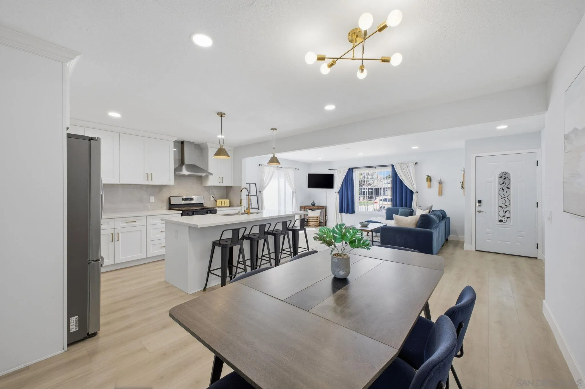 https://cdn.realtyfeed.com/cdn/127/260008830/74aba4f54df94db10c7f74c3d8128e54.webp