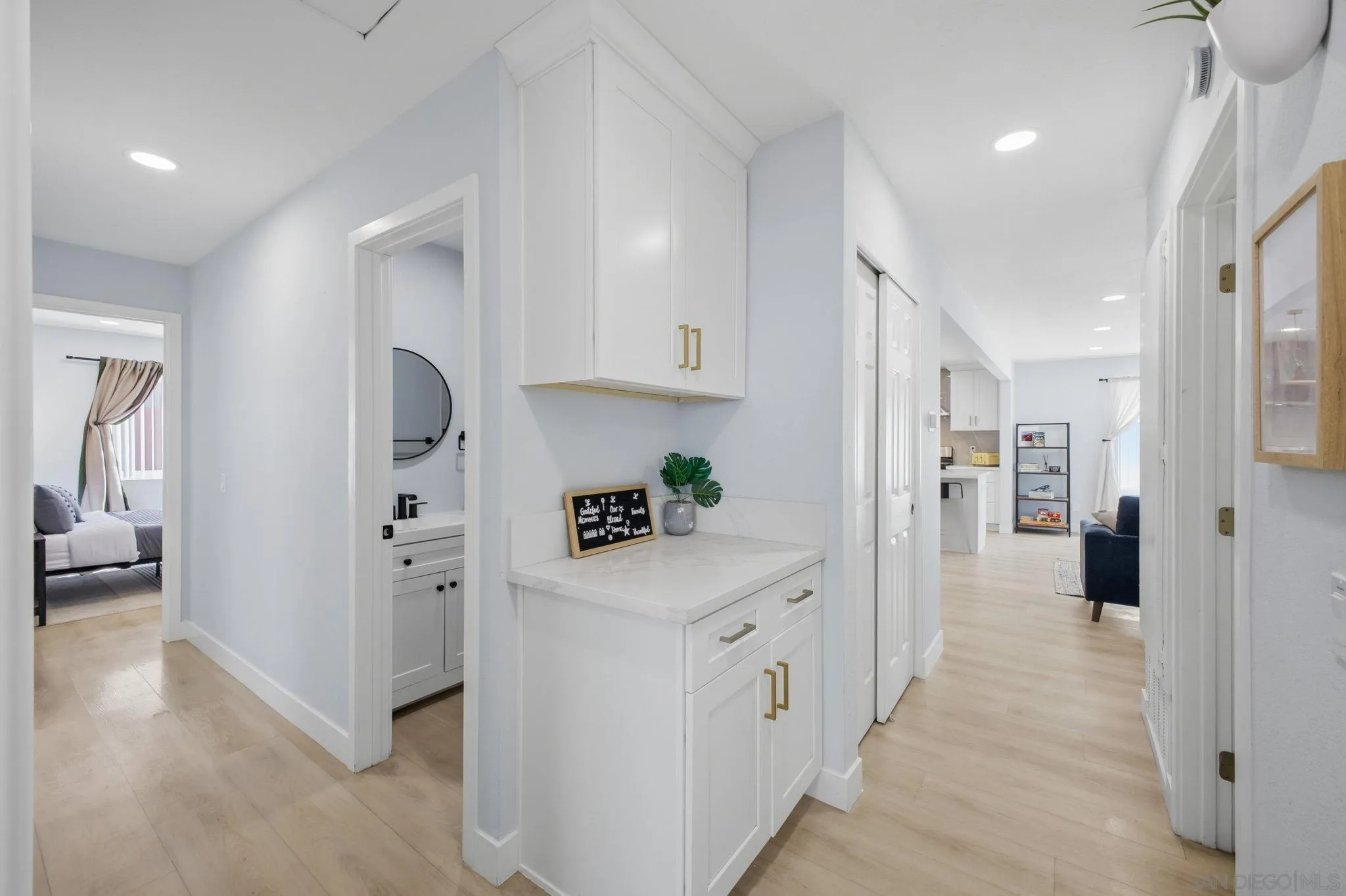 https://cdn.realtyfeed.com/cdn/127/260008830/77a1e712fd59d1240e5d91b5e157a802.webp