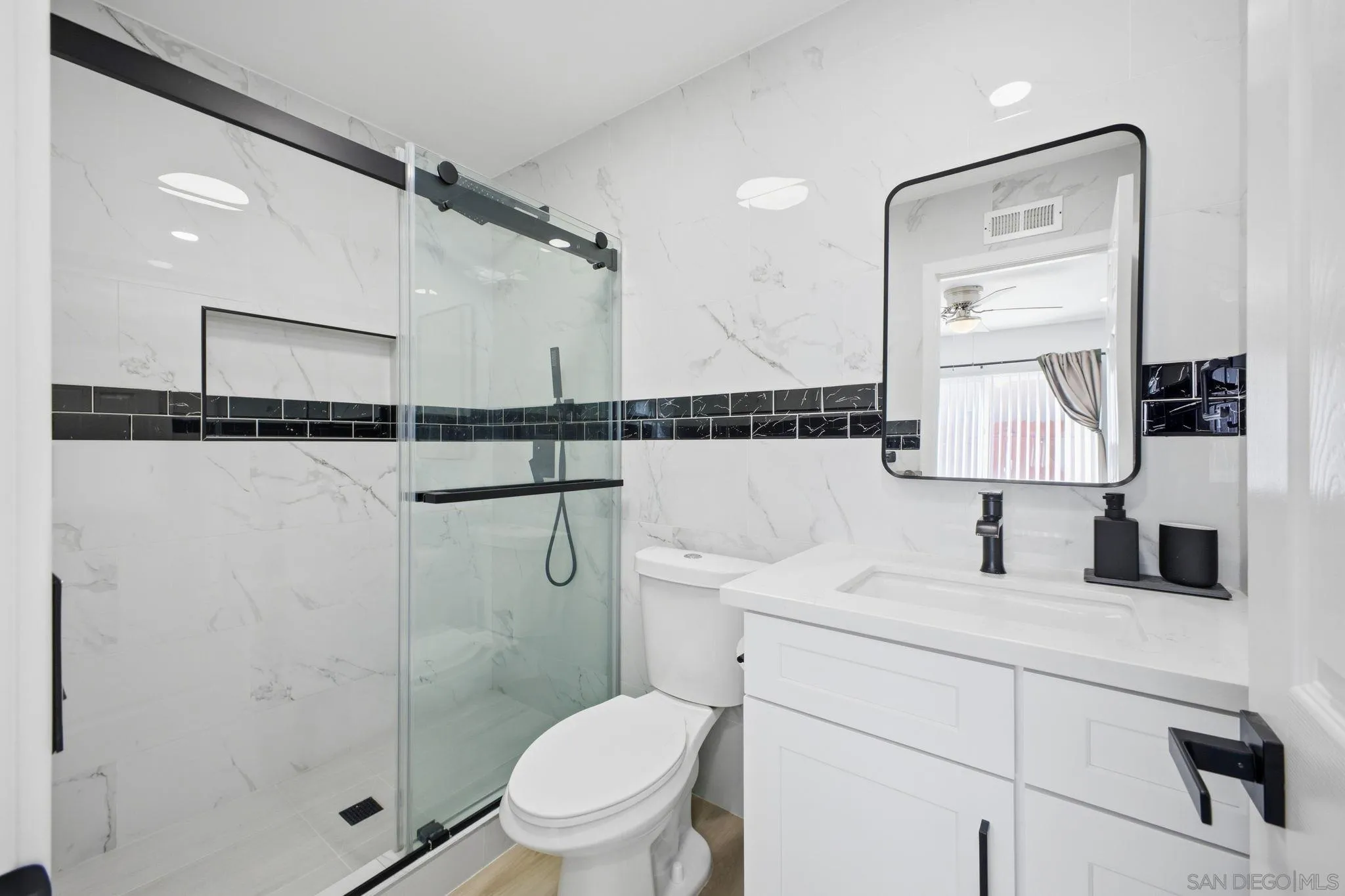 https://cdn.realtyfeed.com/cdn/127/260008830/f332e6c3e34b9e4231d6ad6e9ab7e1d3.webp