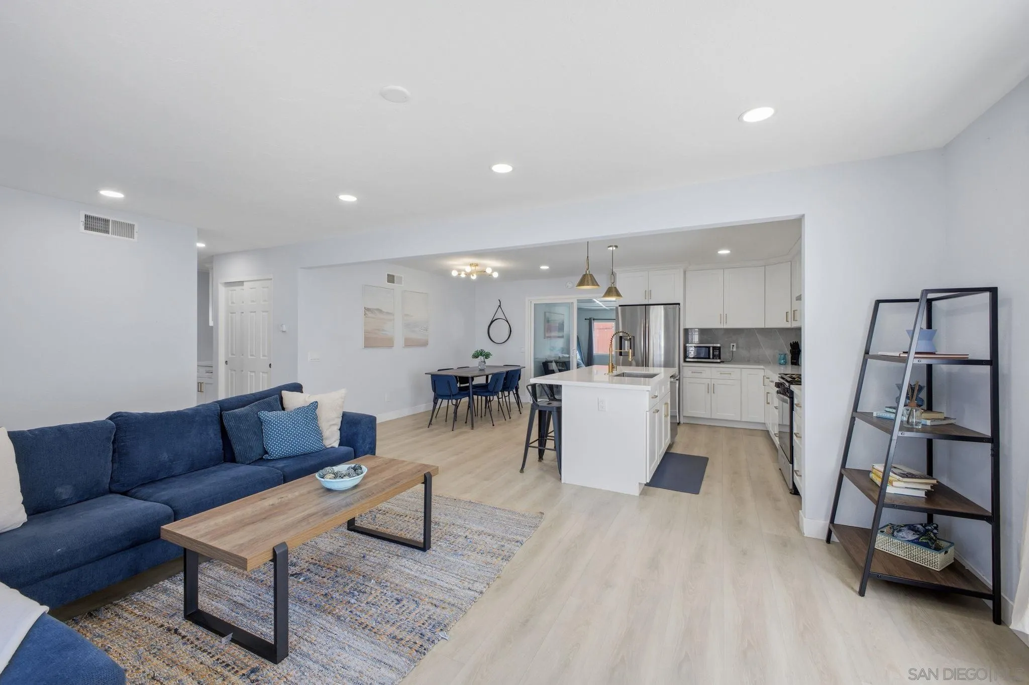 https://cdn.realtyfeed.com/cdn/127/260008830/f8fe86d326bb39343a254ddfab4cbbd4.webp
