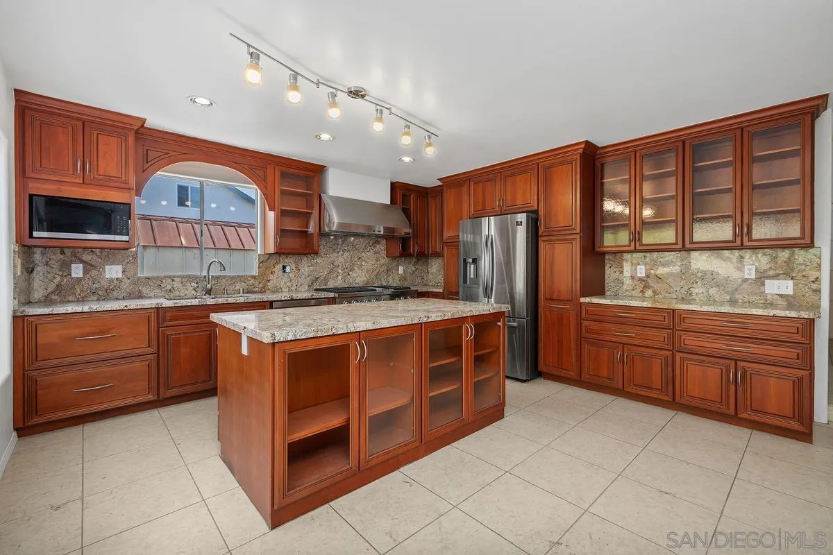 https://cdn.realtyfeed.com/cdn/127/260008831/74b3504b17b36f949e06a40744850814.webp
