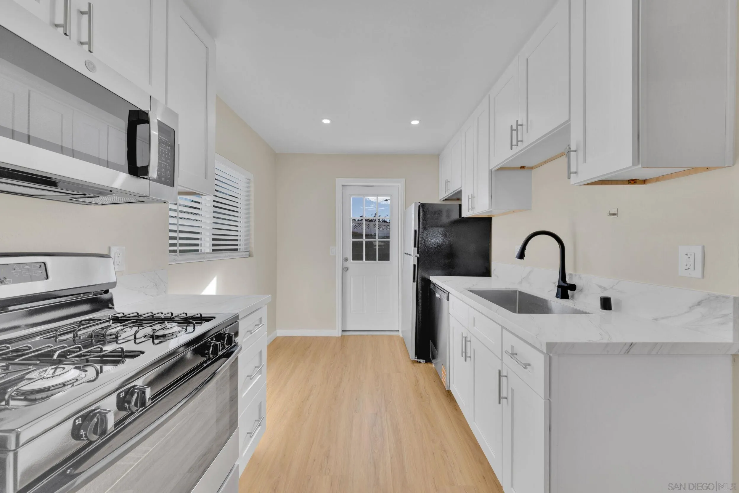 https://cdn.realtyfeed.com/cdn/127/260008835/0c22fcb651417c492b2c249e91b62607.webp
