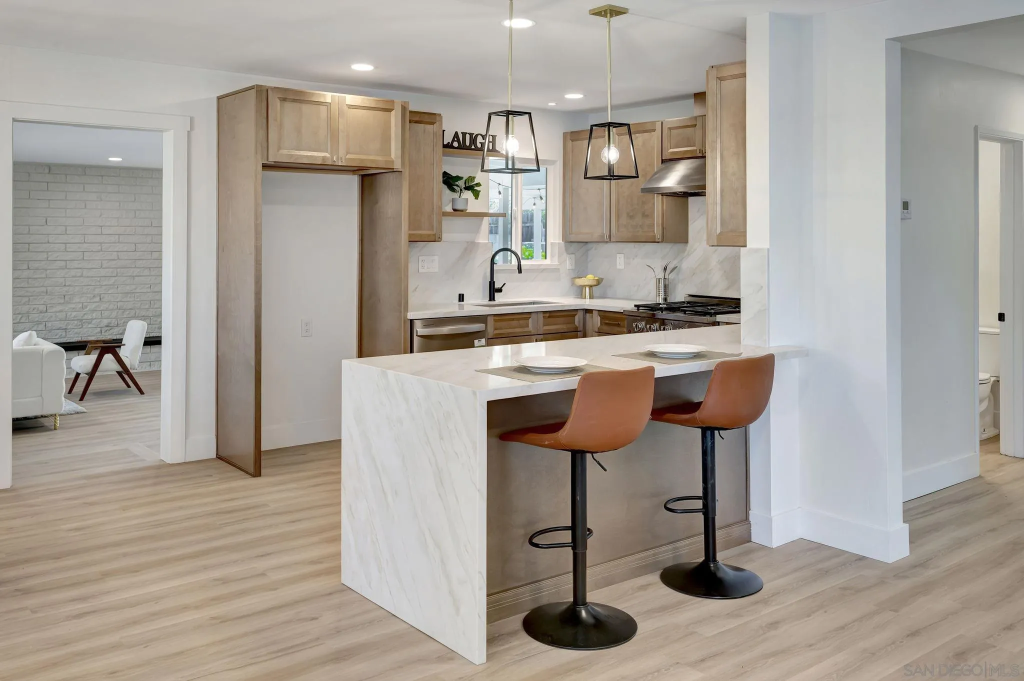 https://cdn.realtyfeed.com/cdn/127/260008837/09747813d0054268efa80566ae8ab111.webp
