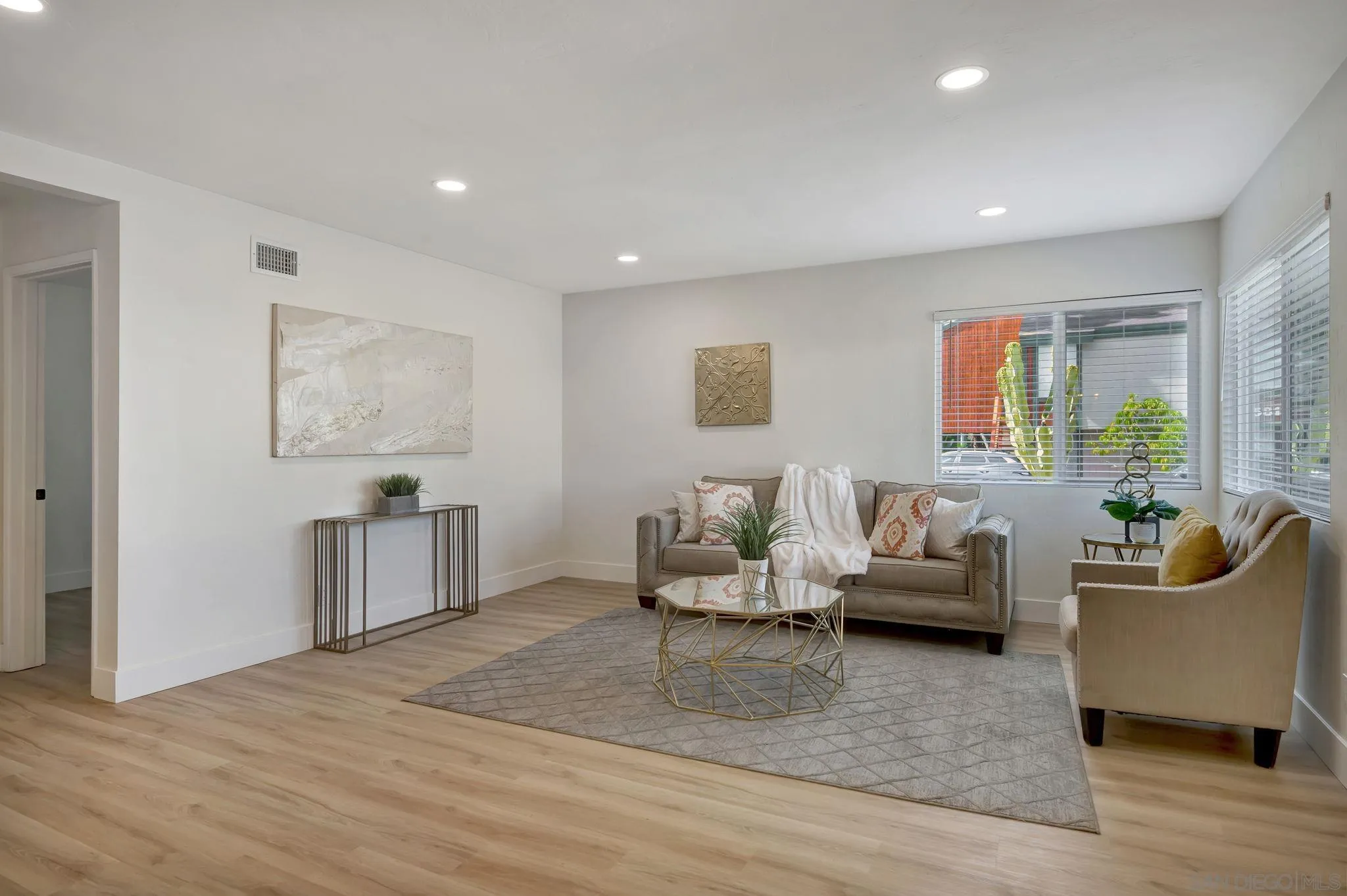 https://cdn.realtyfeed.com/cdn/127/260008837/68fbd1784de9c3221c3e77df22da6b88.webp