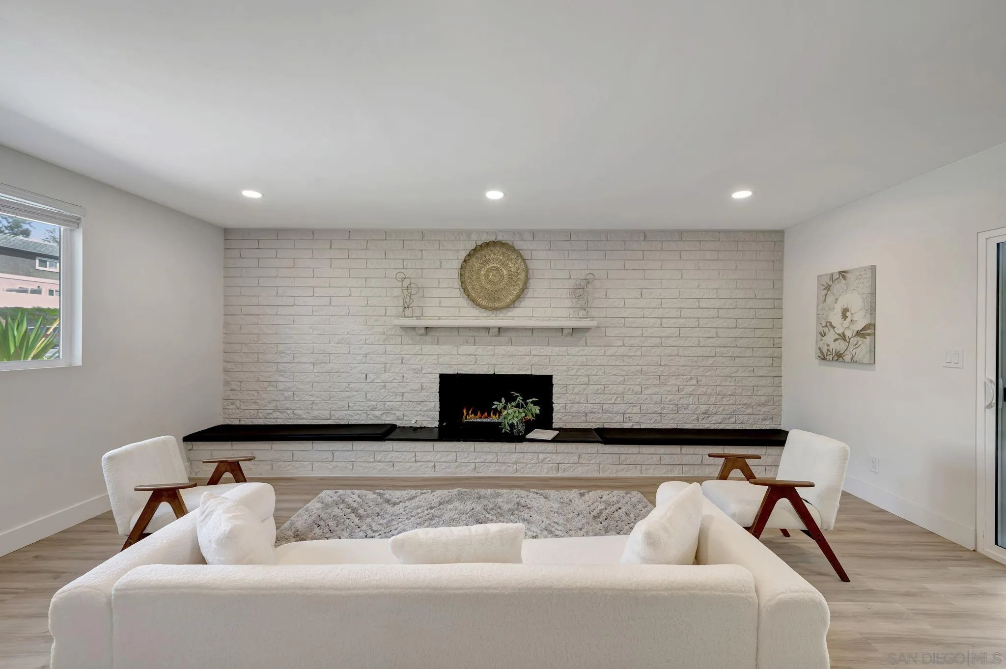 https://cdn.realtyfeed.com/cdn/127/260008837/8cdda8441e04ad8d19bfa9557ae9d0d6.webp