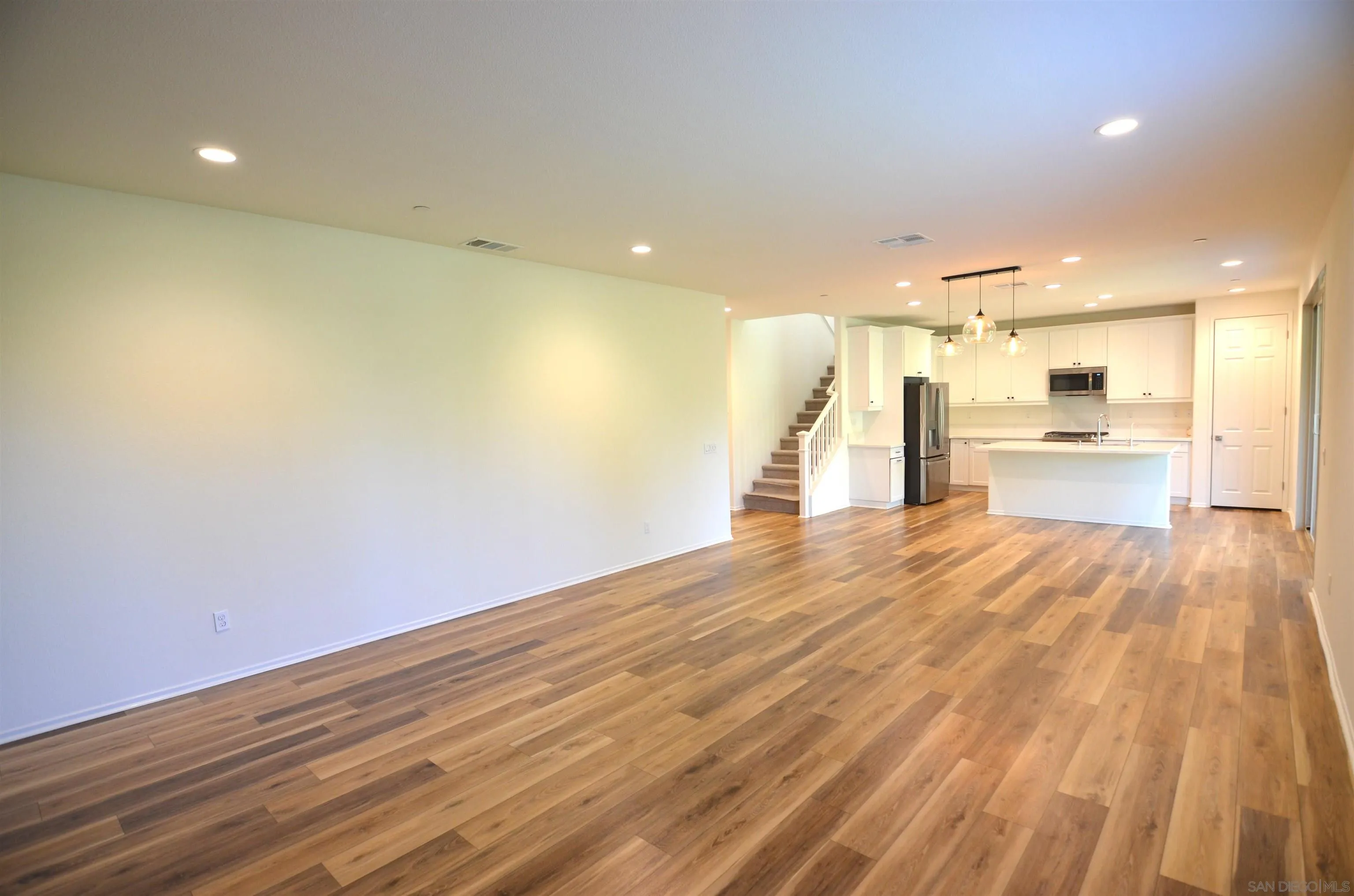 https://cdn.realtyfeed.com/cdn/127/260008839/2a0954ae35b696cb3afb67f878fb74c6.webp