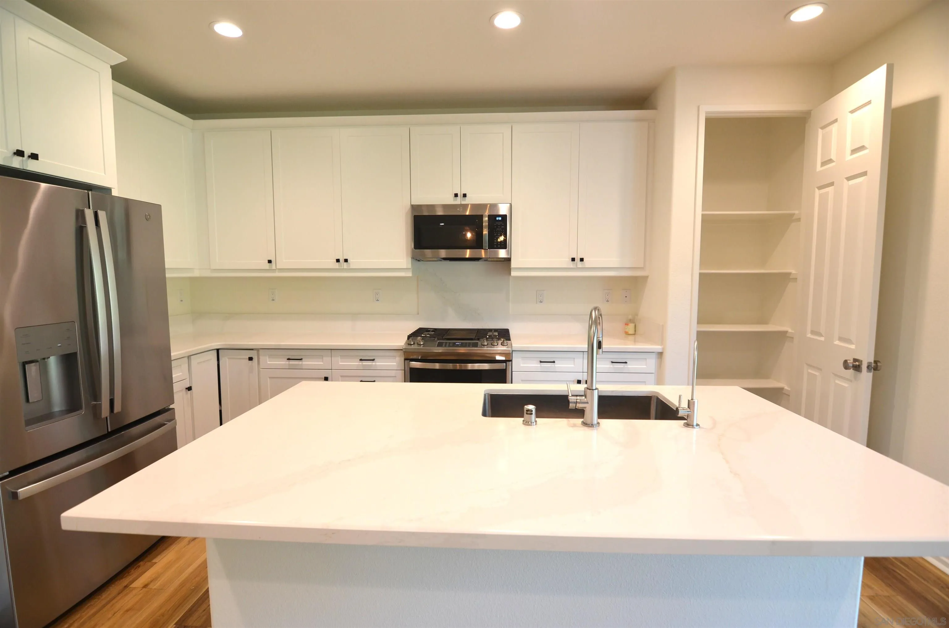 https://cdn.realtyfeed.com/cdn/127/260008839/520b8efd23884e533094a61dbf33da6e.webp