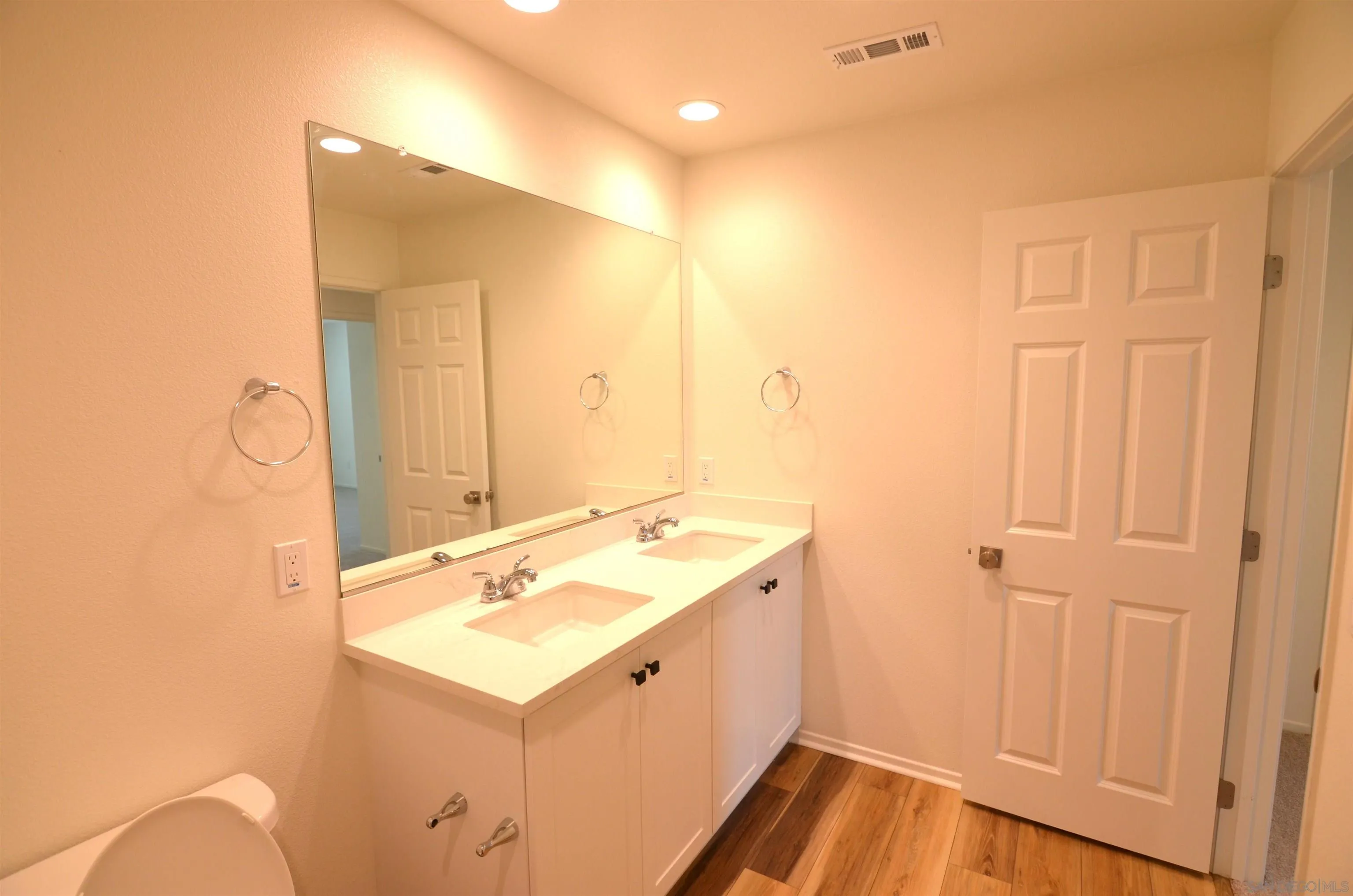 https://cdn.realtyfeed.com/cdn/127/260008839/6639ae37b3e85a0a79bf40c7e0266b27.webp