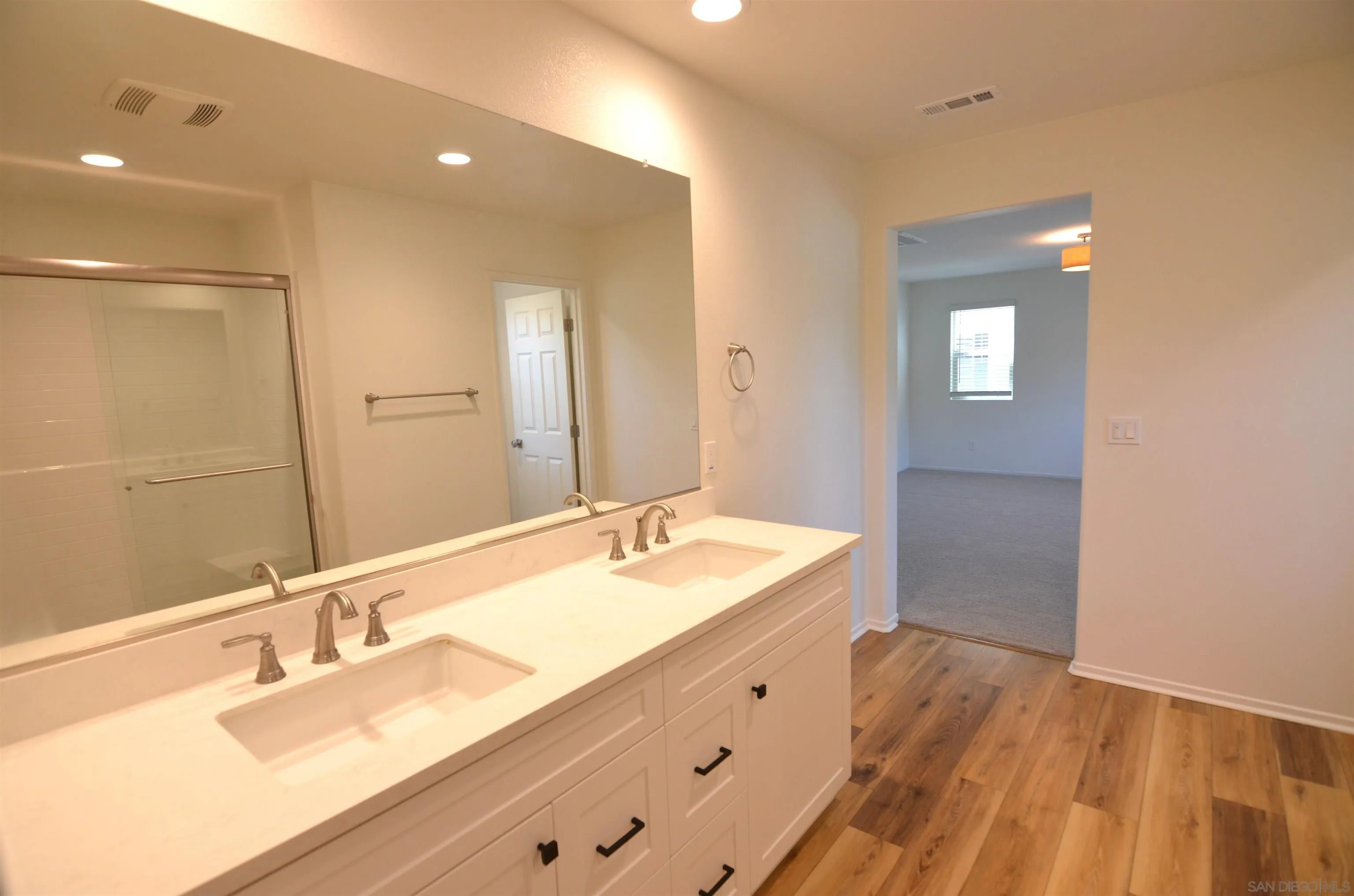 https://cdn.realtyfeed.com/cdn/127/260008839/6840c71e2b4bcccd07a90ac4bd52b0a9.webp