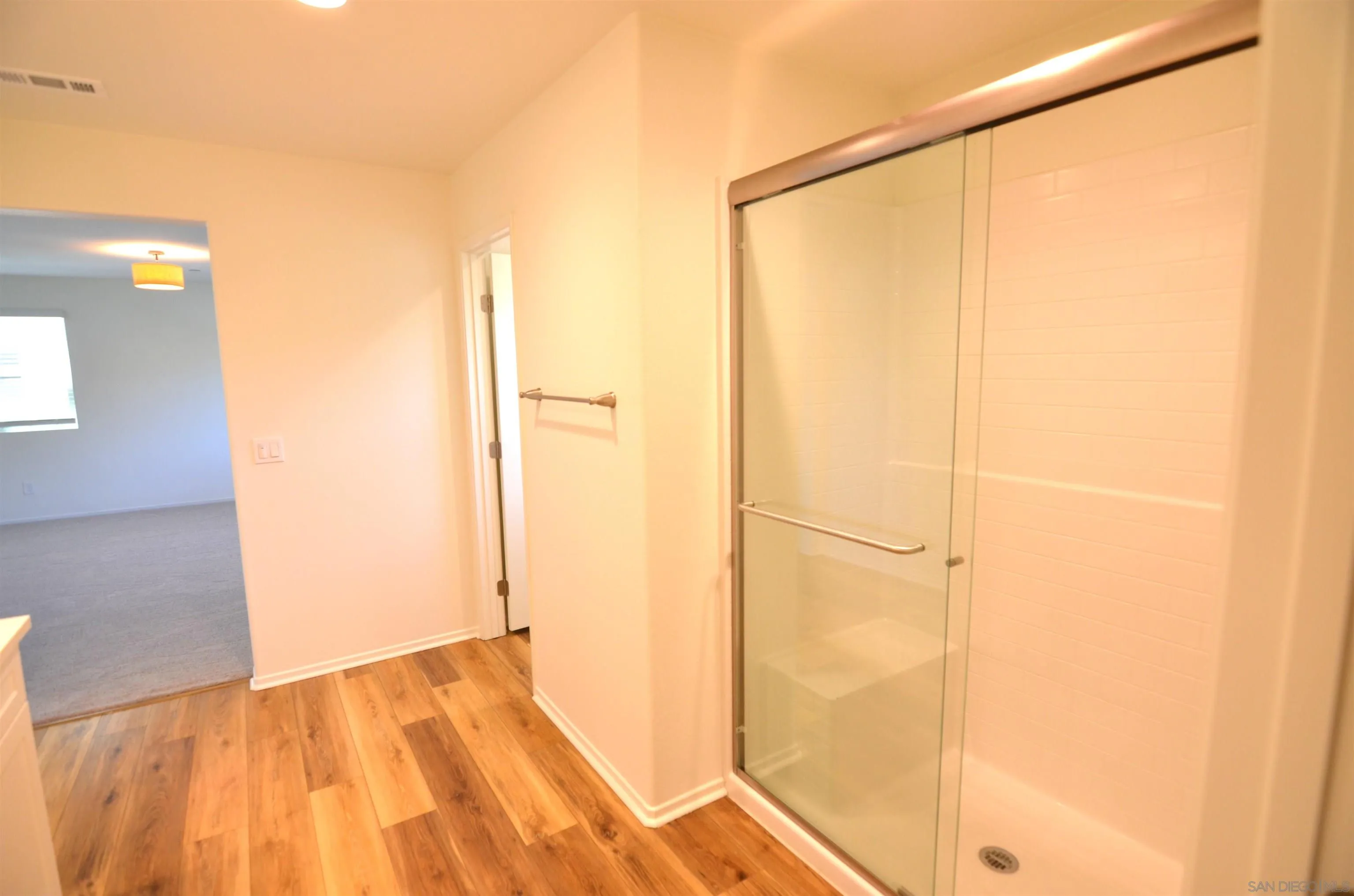 https://cdn.realtyfeed.com/cdn/127/260008839/6b3d2736910adfdb9061a5c04768d965.webp