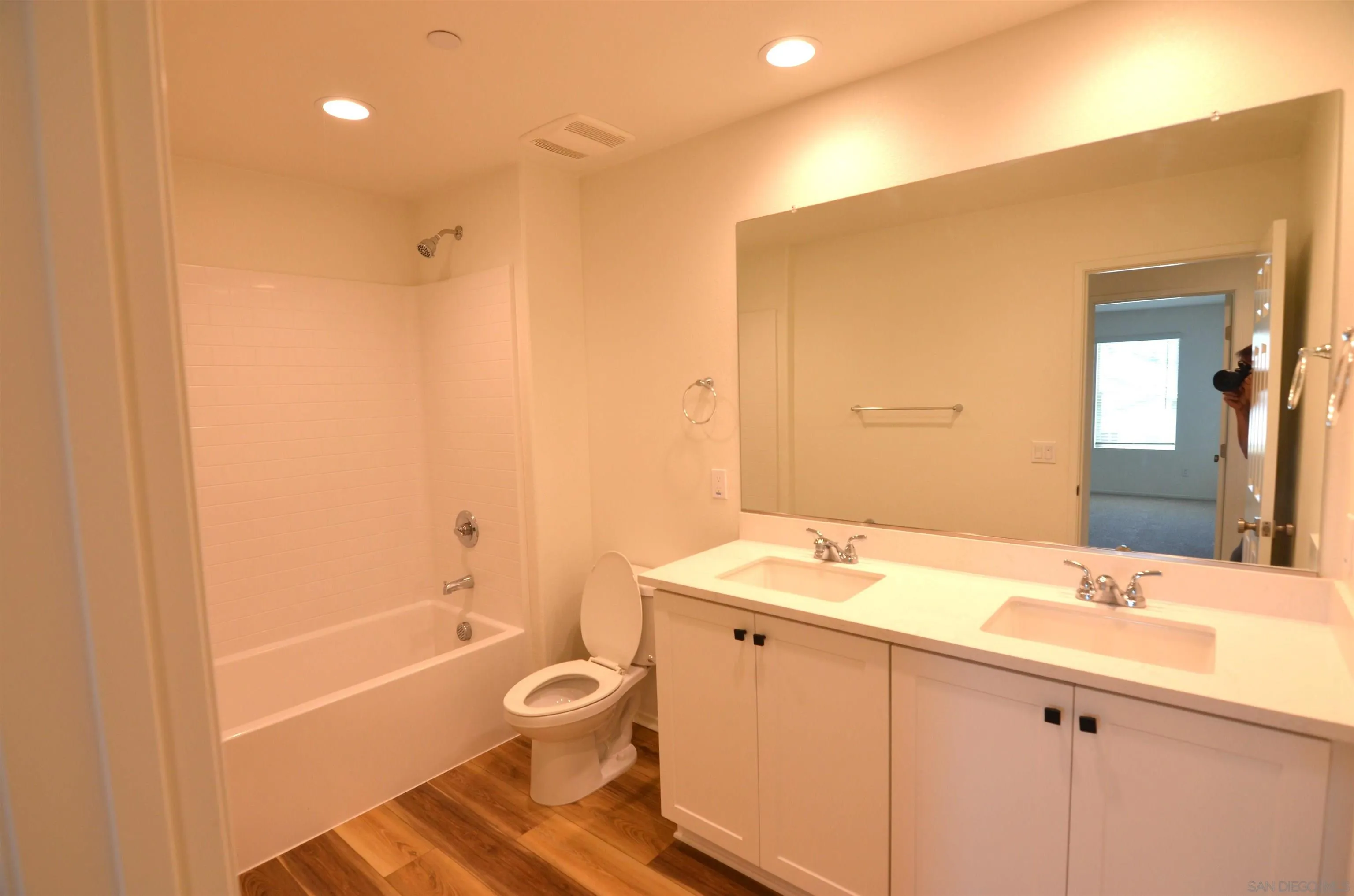https://cdn.realtyfeed.com/cdn/127/260008839/73a979b7eabb1e2f412fee2e00eff189.webp