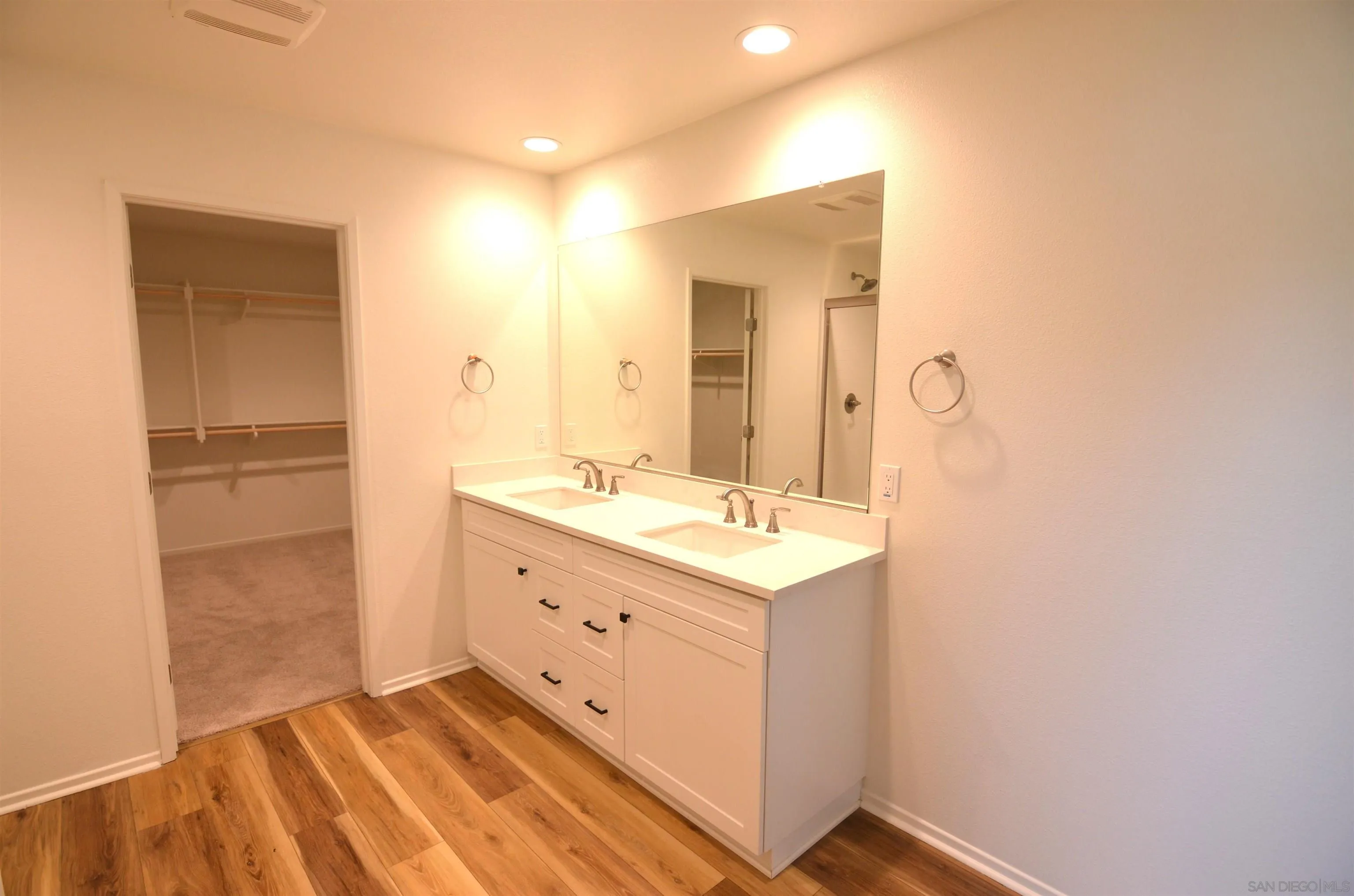 https://cdn.realtyfeed.com/cdn/127/260008839/778129ac7b74713a77f321c316801b85.webp