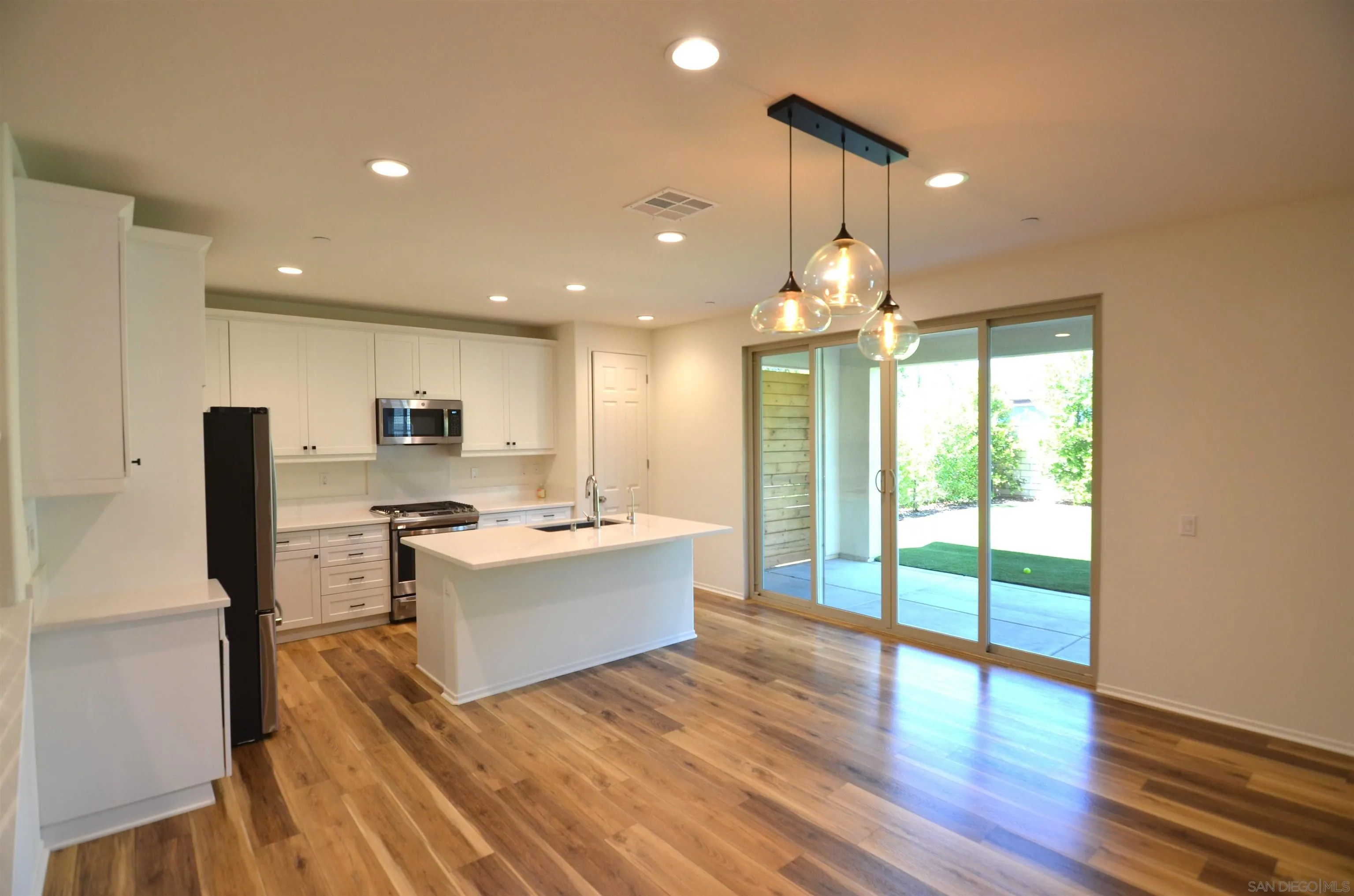 https://cdn.realtyfeed.com/cdn/127/260008839/92258c85b0791f01dcedac177ba2711b.webp