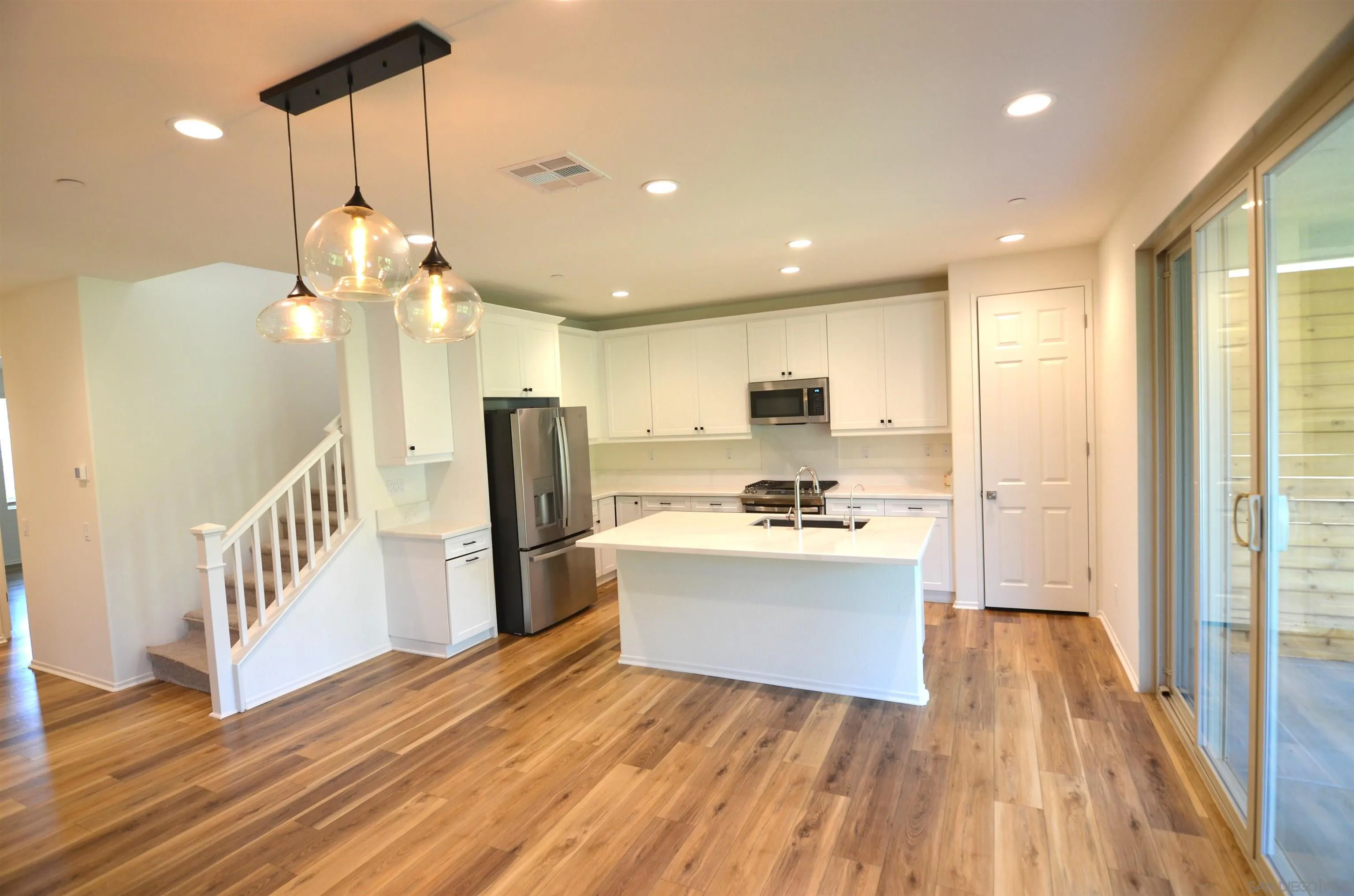 https://cdn.realtyfeed.com/cdn/127/260008839/97a408756c4e64e2f7eb2d46c4f70f15.webp
