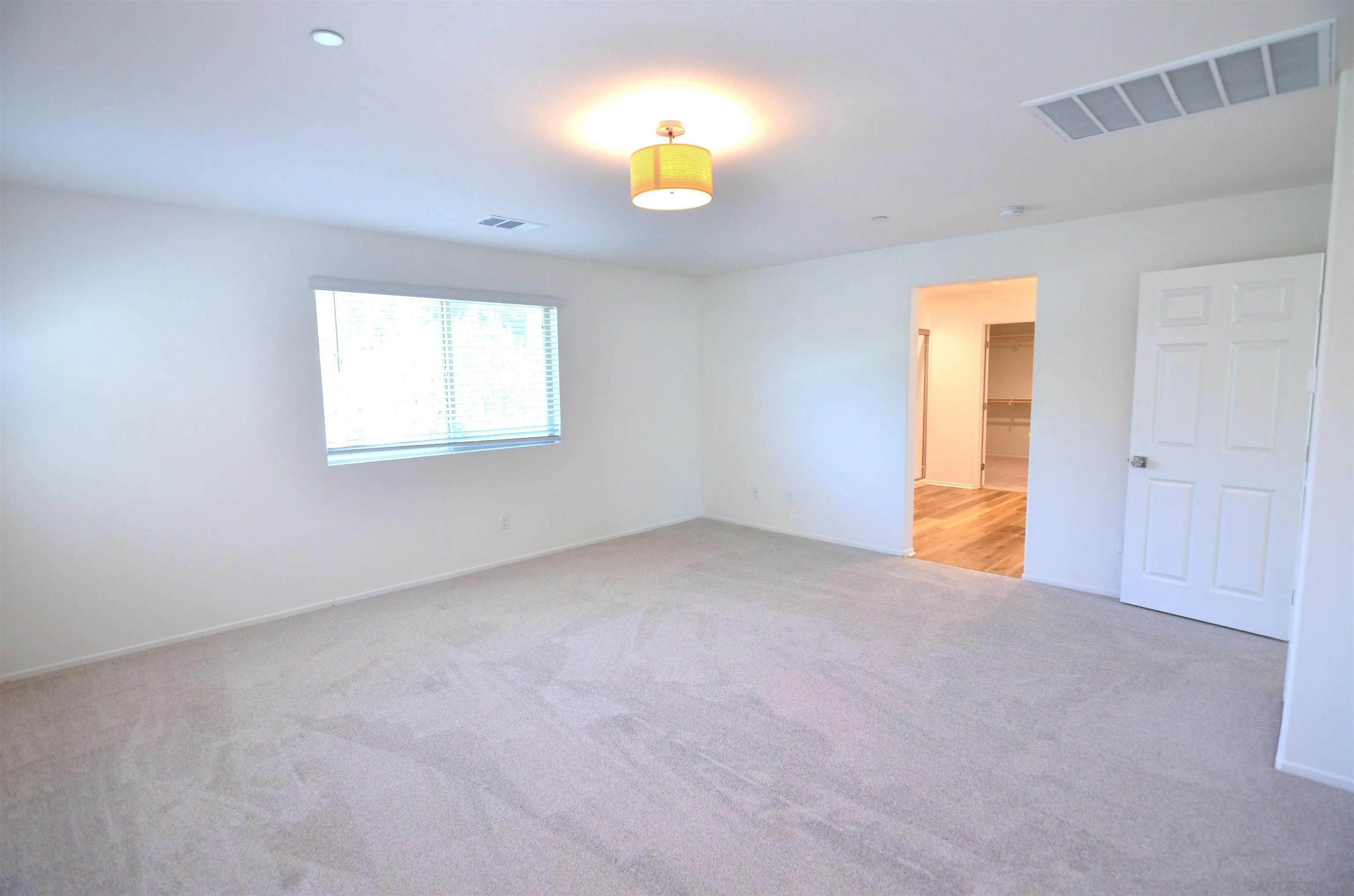 https://cdn.realtyfeed.com/cdn/127/260008839/9ae2c57fbfbb2c27182fa84ad6753b95.webp